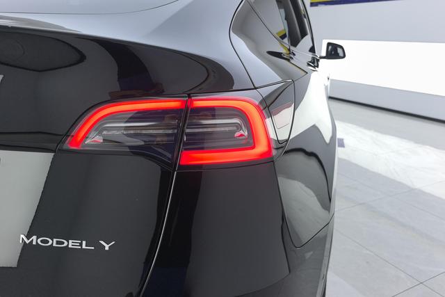 Tesla Model Y 2022 thumb 3