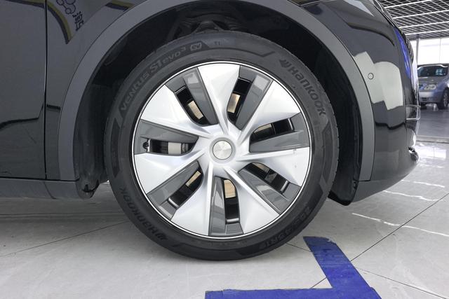 Tesla Model Y 2022 thumb 10