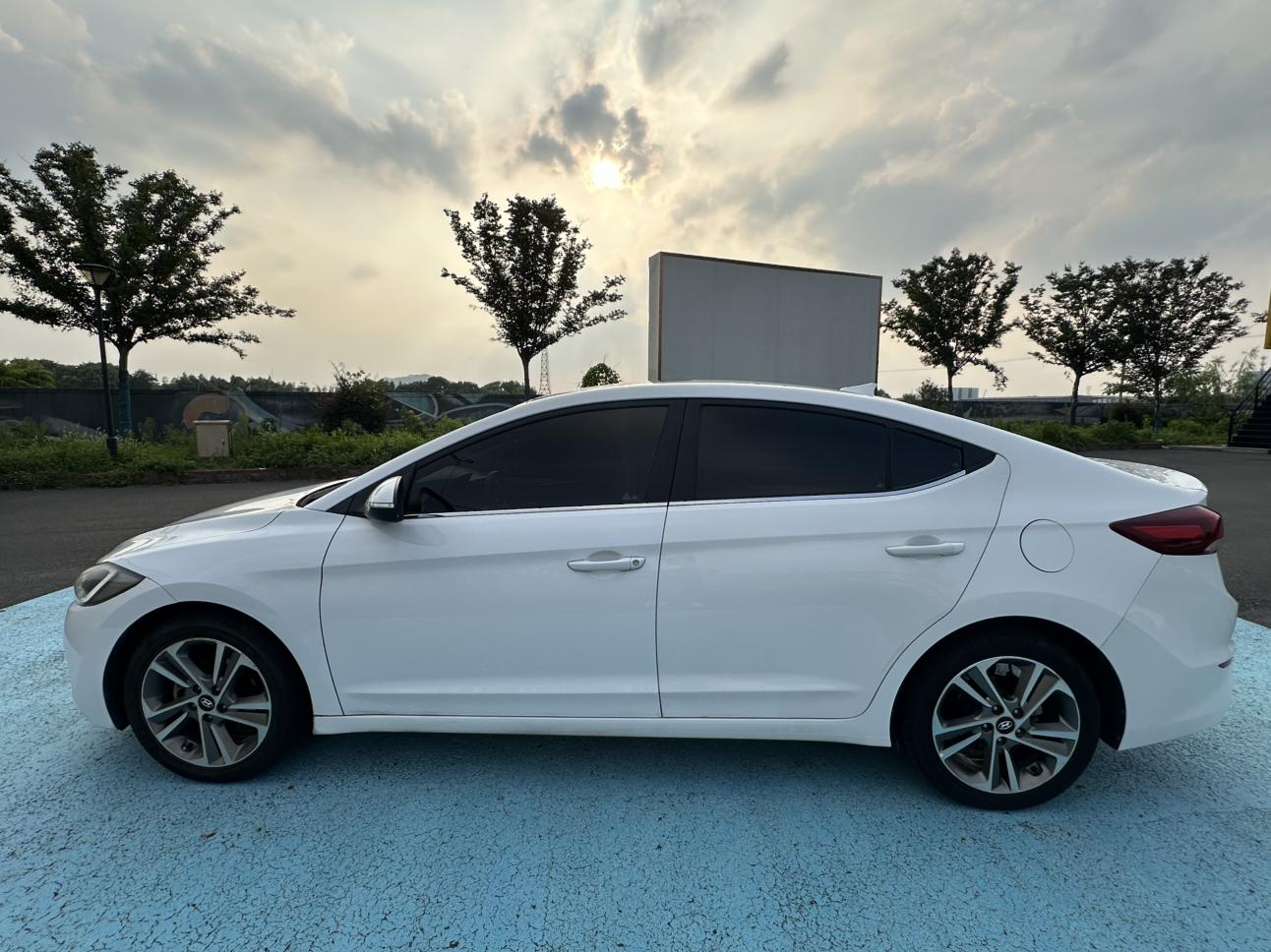 Hyundai Elantra 2016 thumb 9
