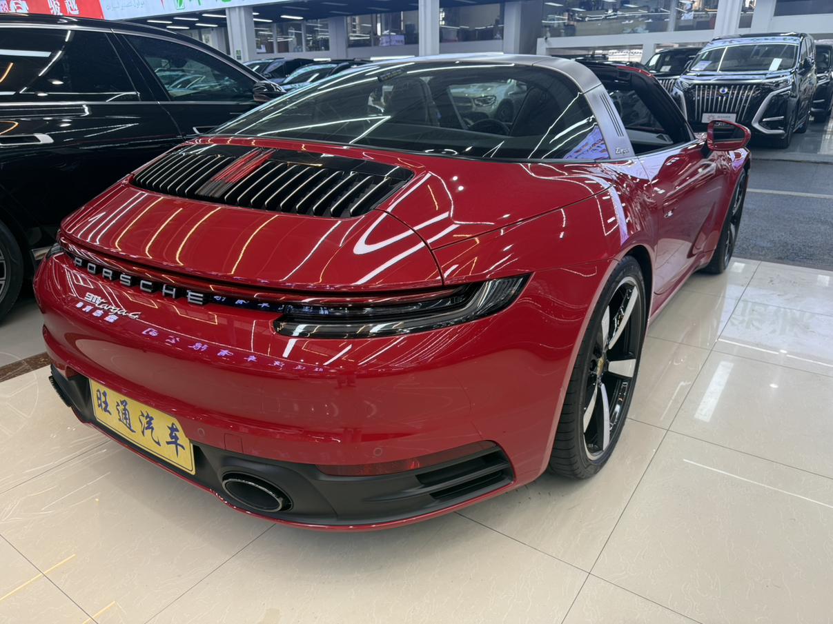 Porsche 911 2022 thumb 4