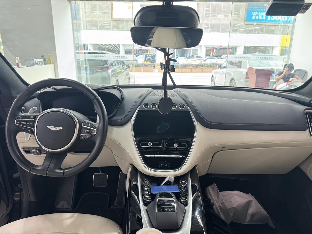 Aston Martin DBX 2024 thumb 3