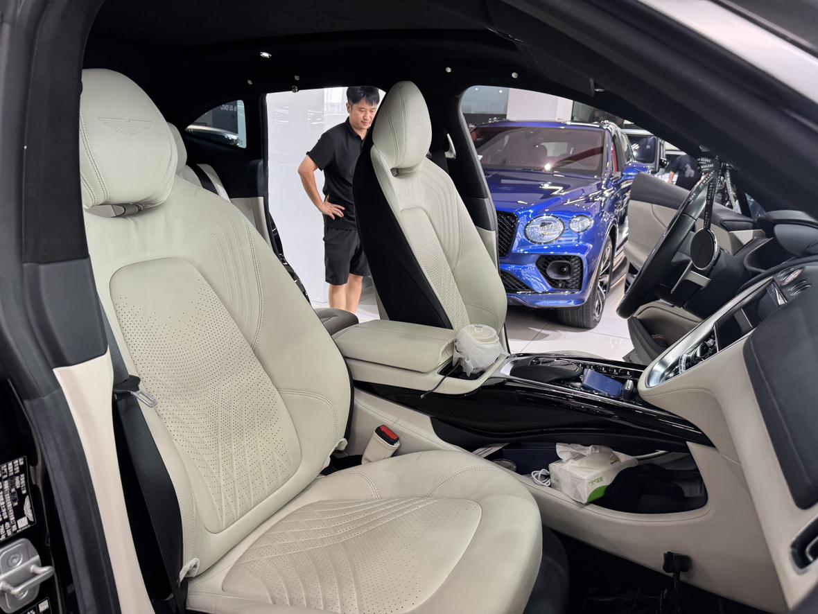Aston Martin DBX 2024 thumb 6