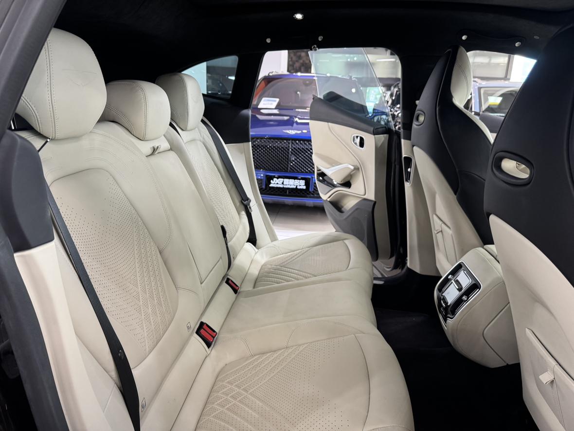 Aston Martin DBX 2024 thumb 7
