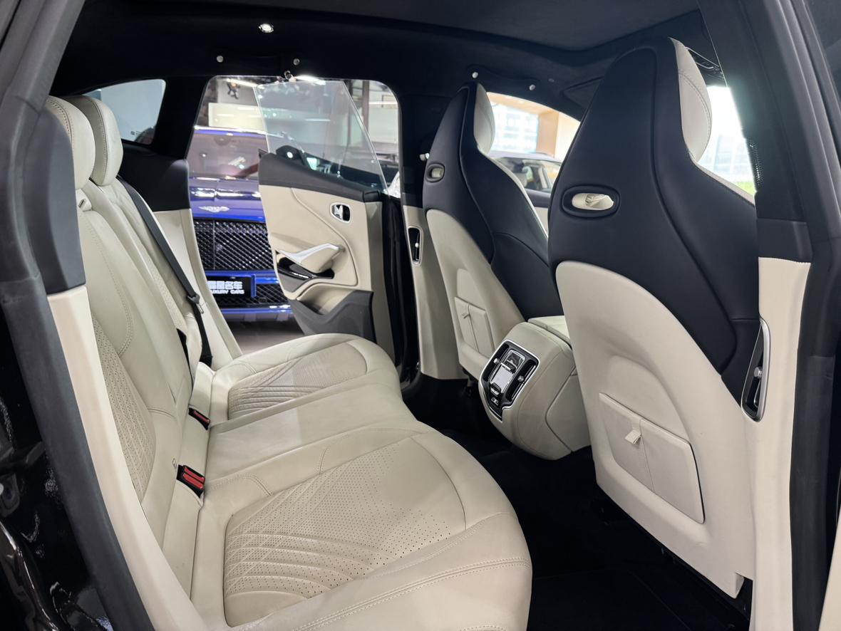 Aston Martin DBX 2024 thumb 9