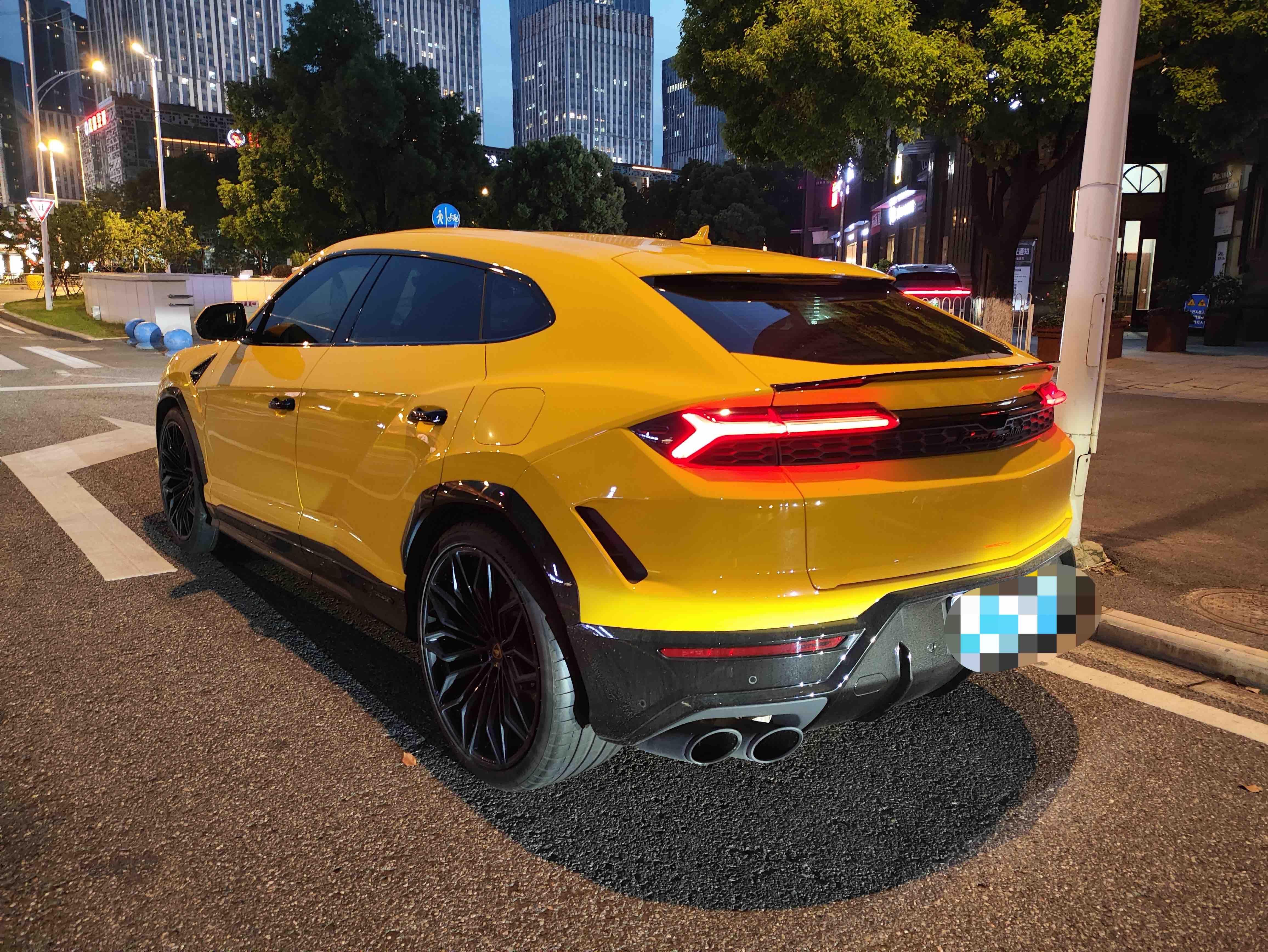 Lamborghini Urus SE 2025 thumb 2