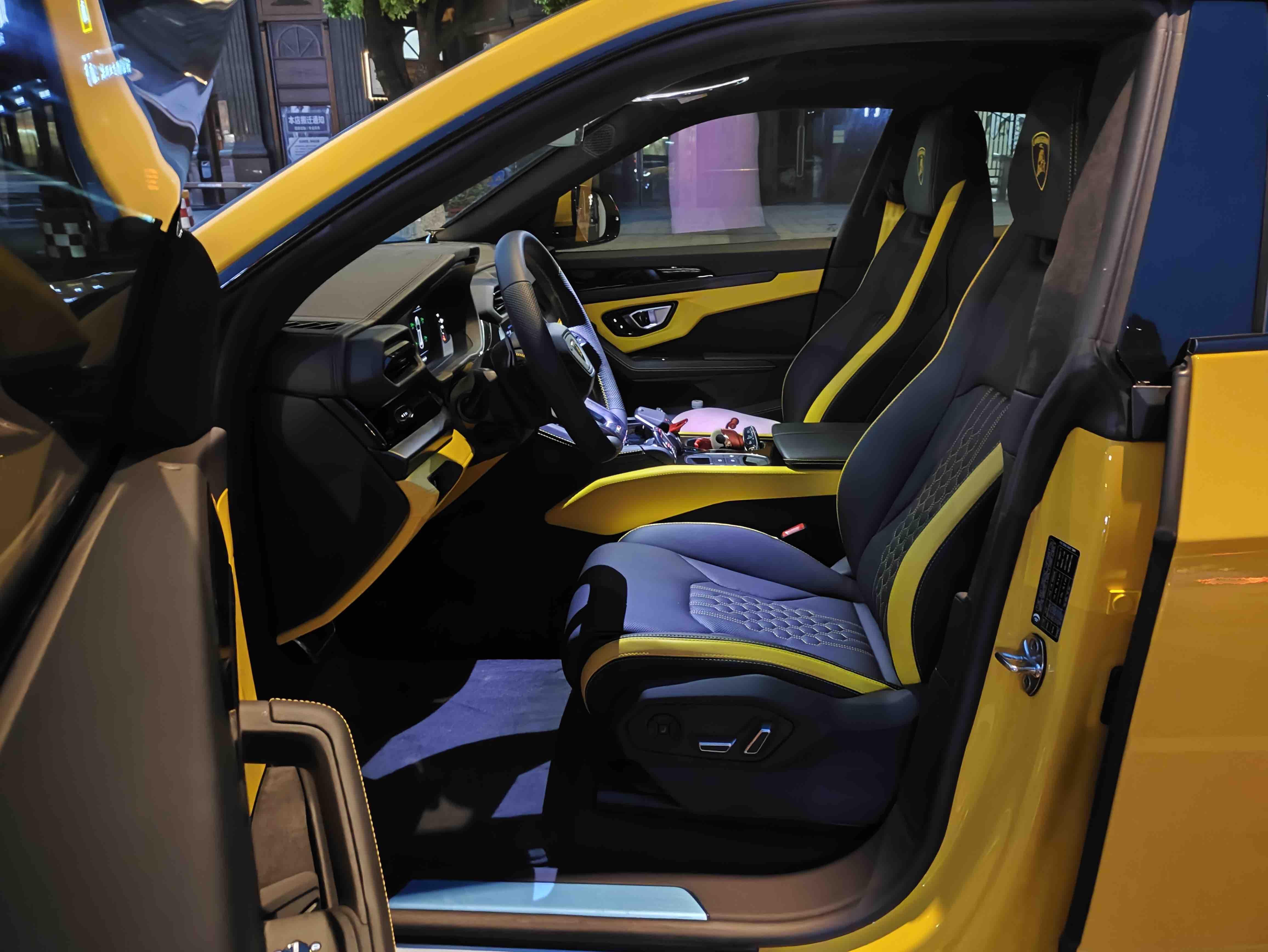 Lamborghini Urus SE 2025 thumb 5
