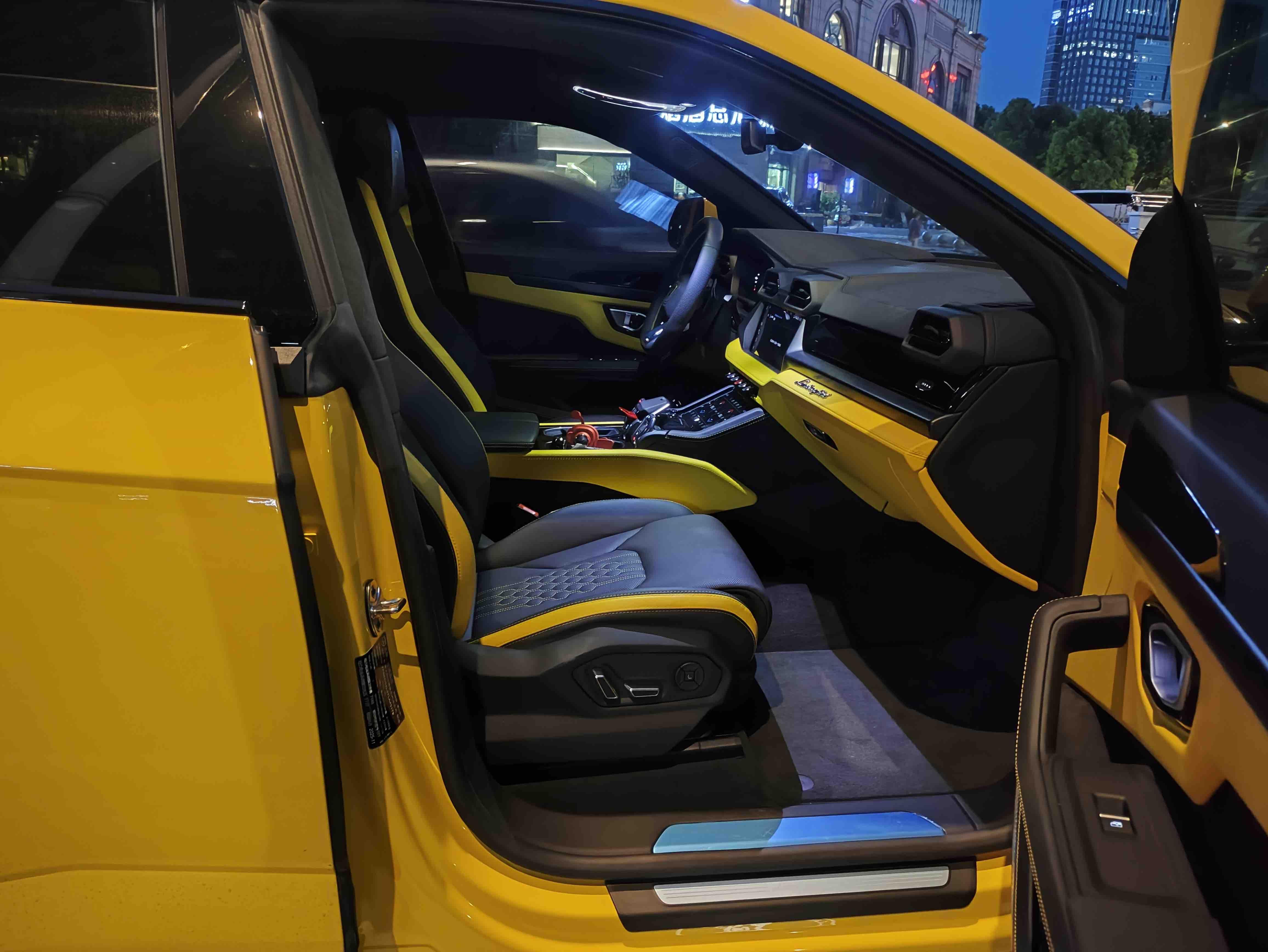 Lamborghini Urus SE 2025 thumb 7