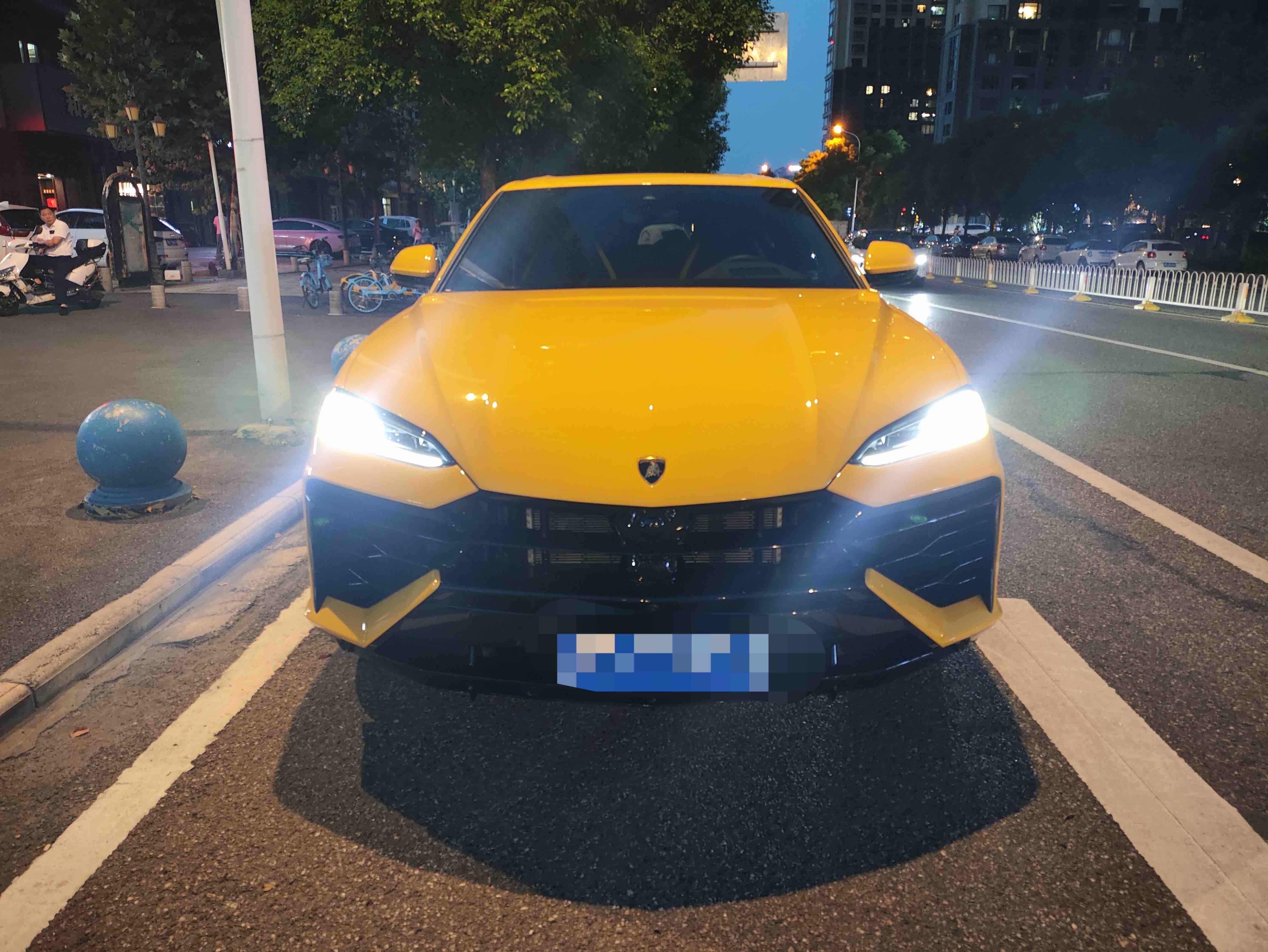 Lamborghini Urus SE 2025 thumb 9
