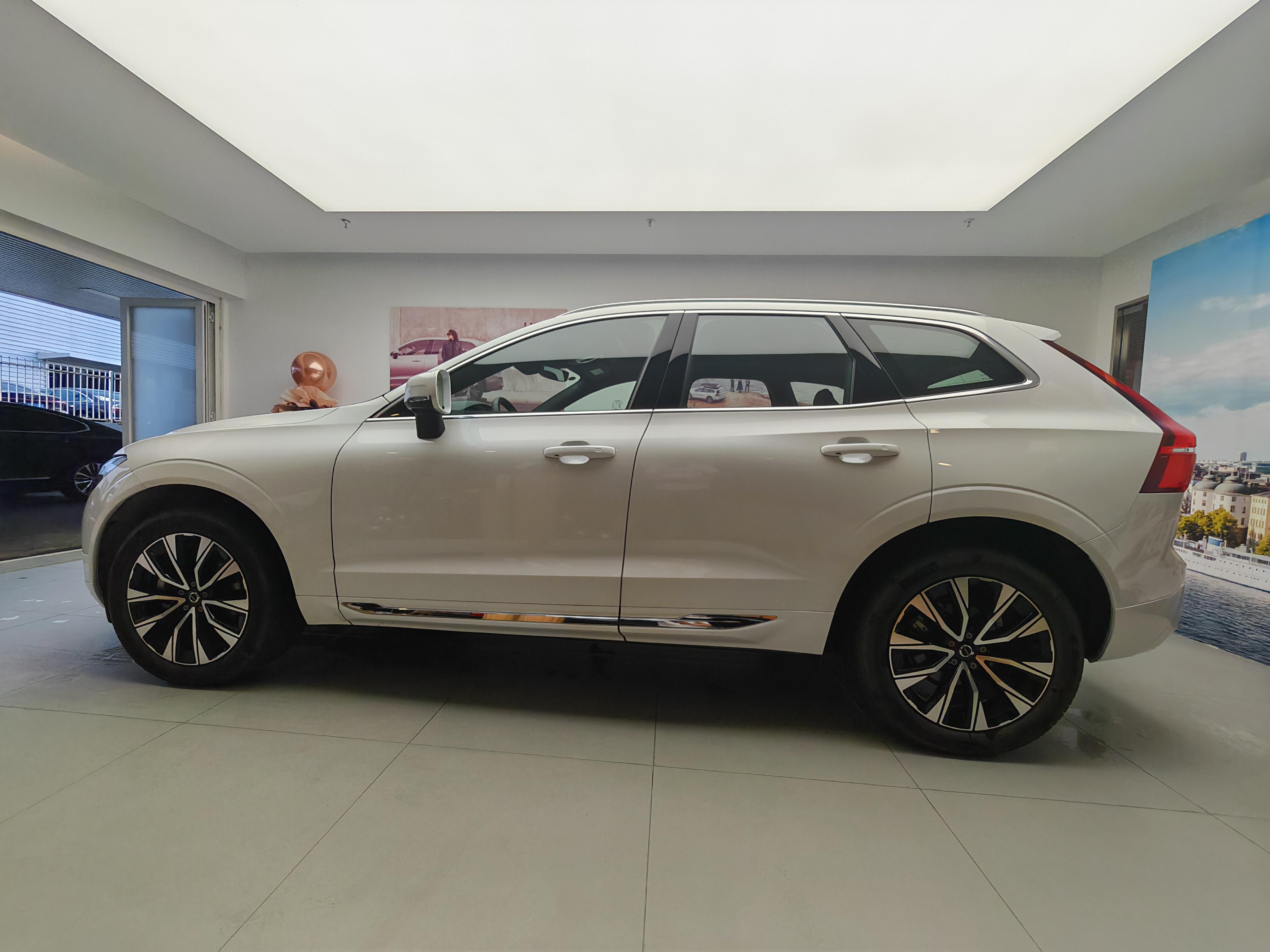 Volvo XC60 2024 thumb 2