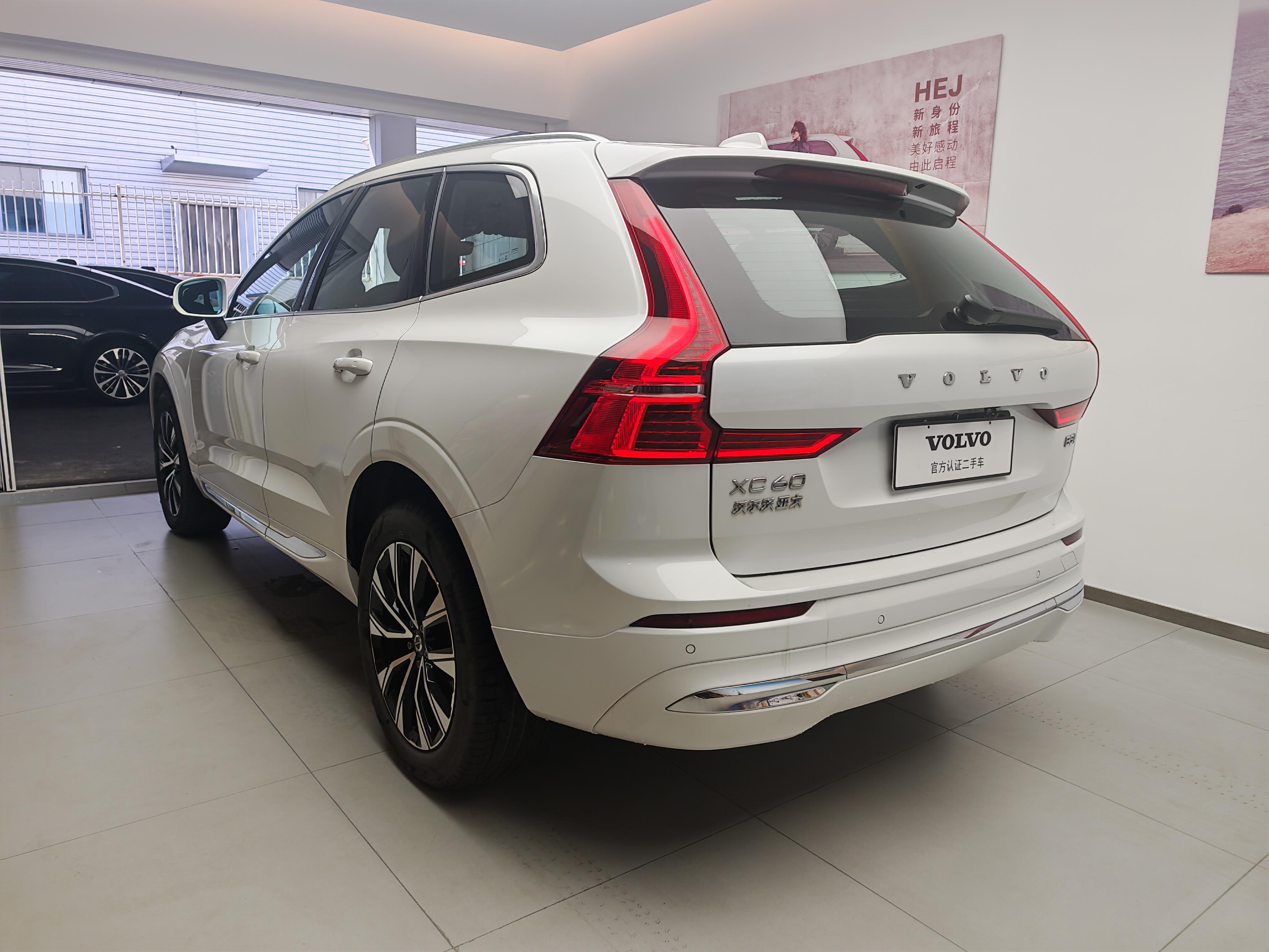 Volvo XC60 2024 thumb 3