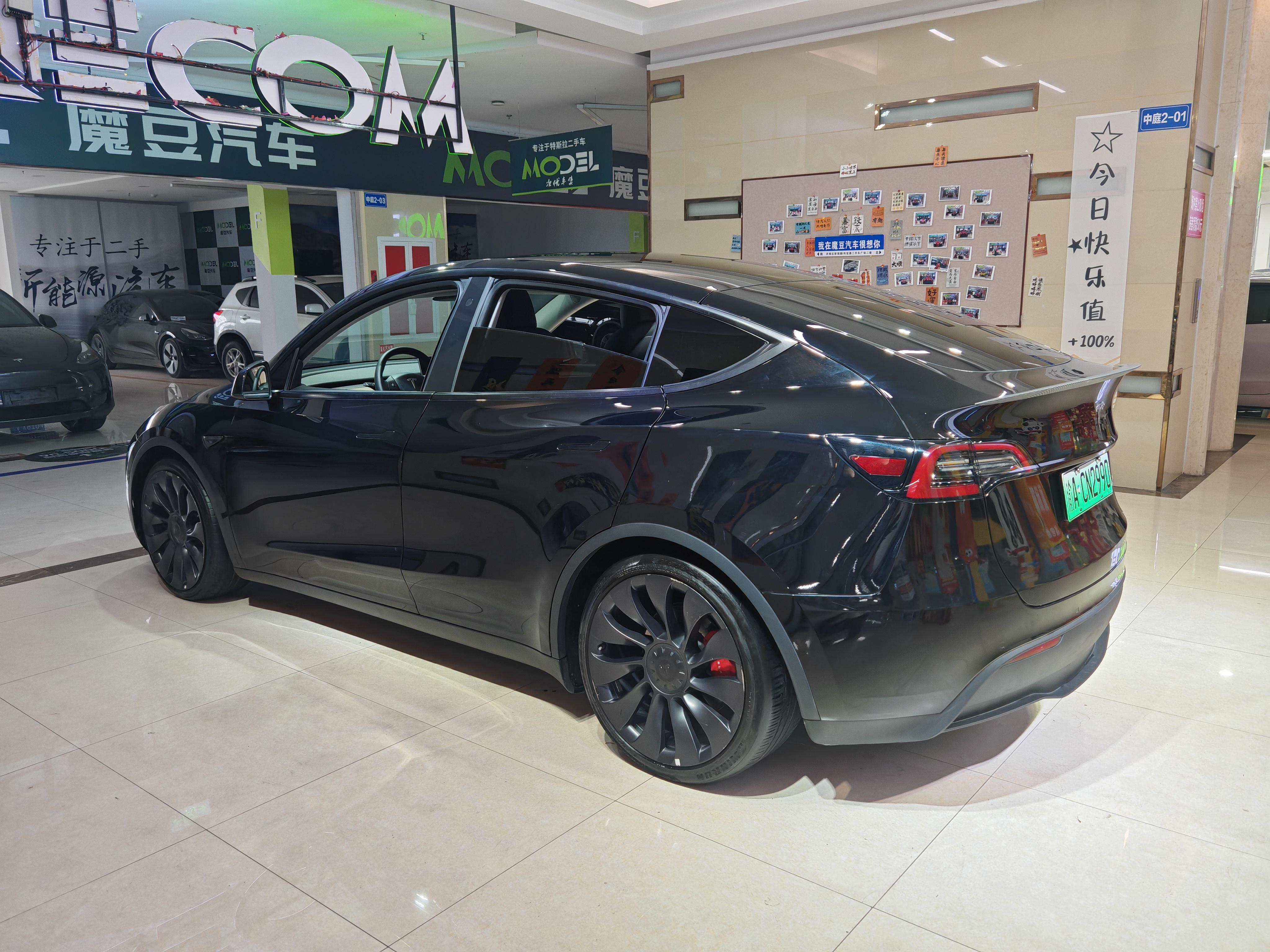 Tesla Model Y 2021 thumb 2