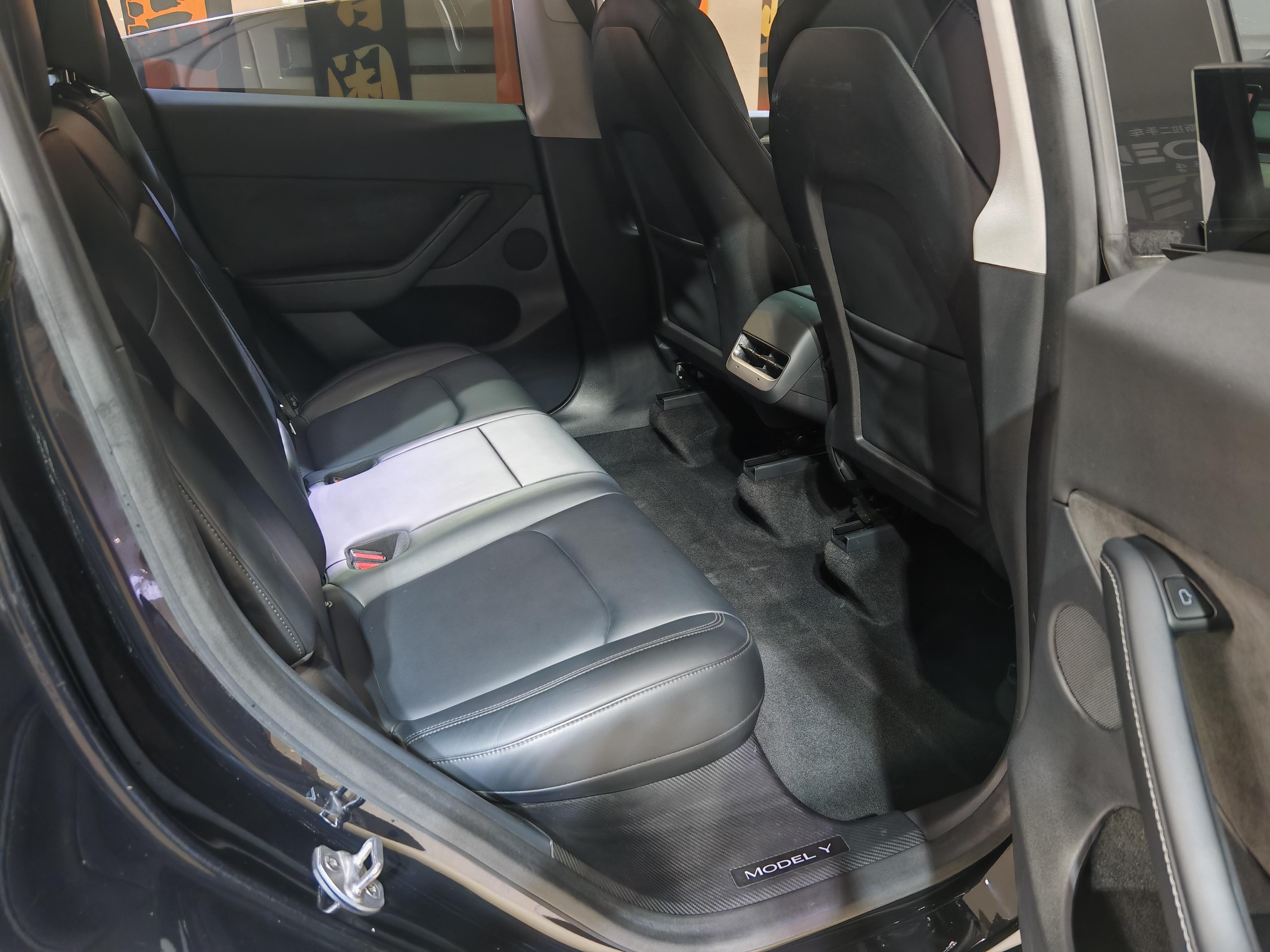 Tesla Model Y 2021 thumb 4