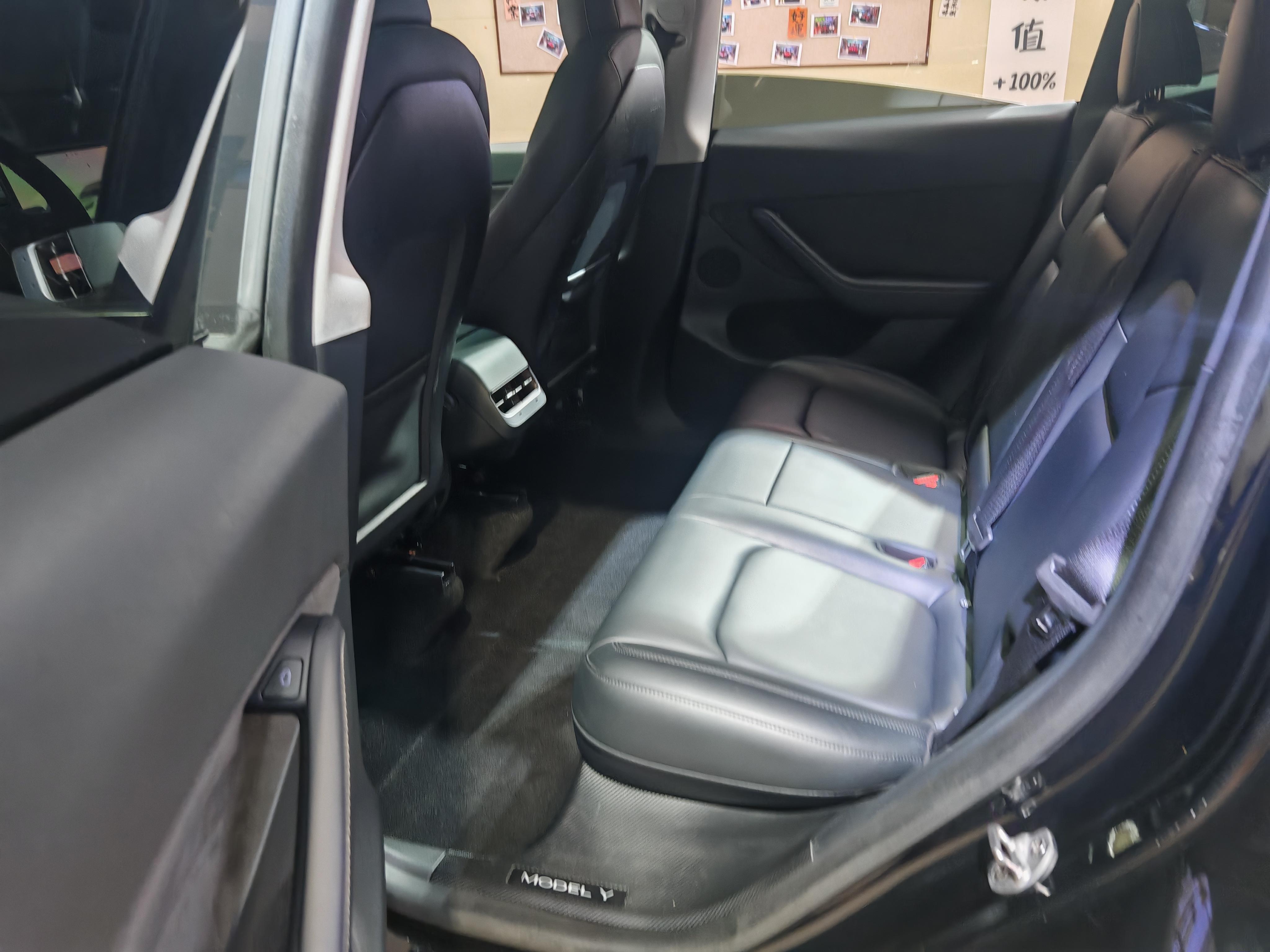 Tesla Model Y 2021 thumb 10