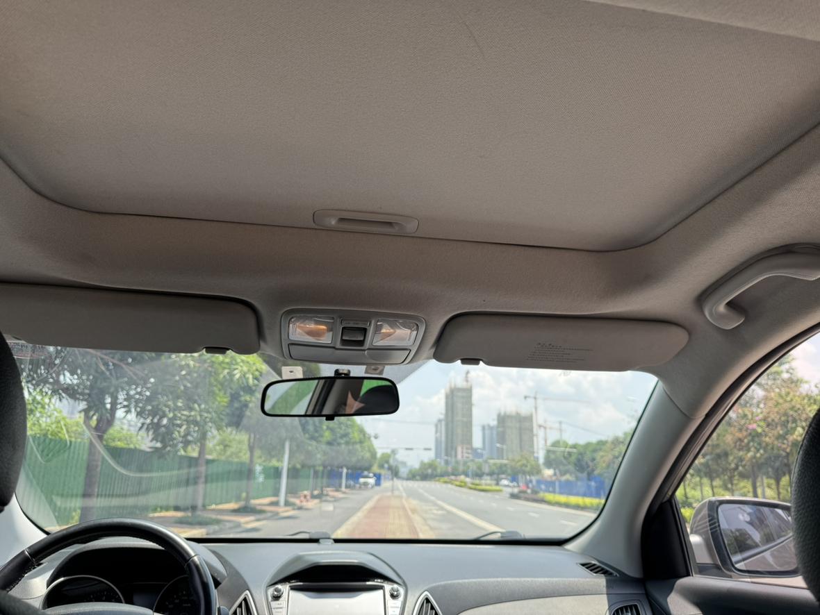 Hyundai ix35 2013 thumb 9