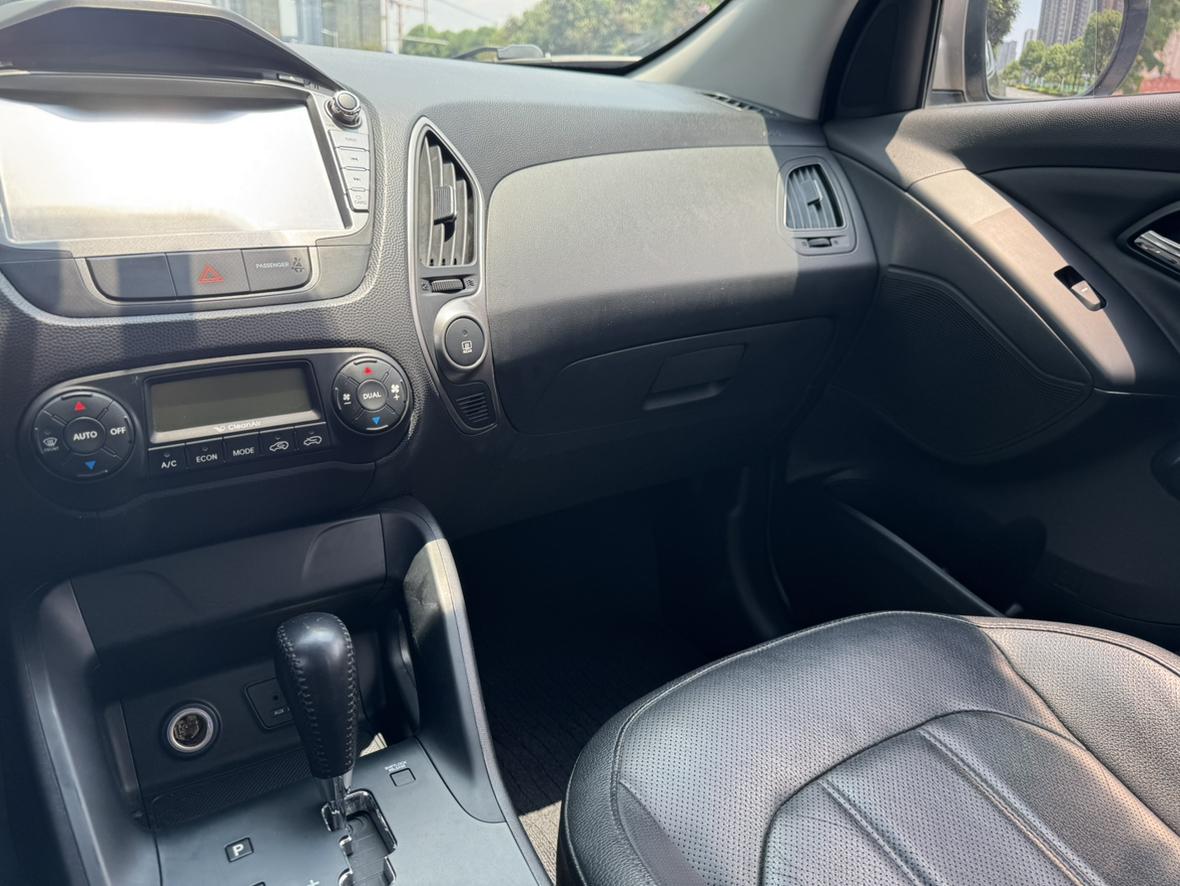 Hyundai ix35 2013 thumb 10
