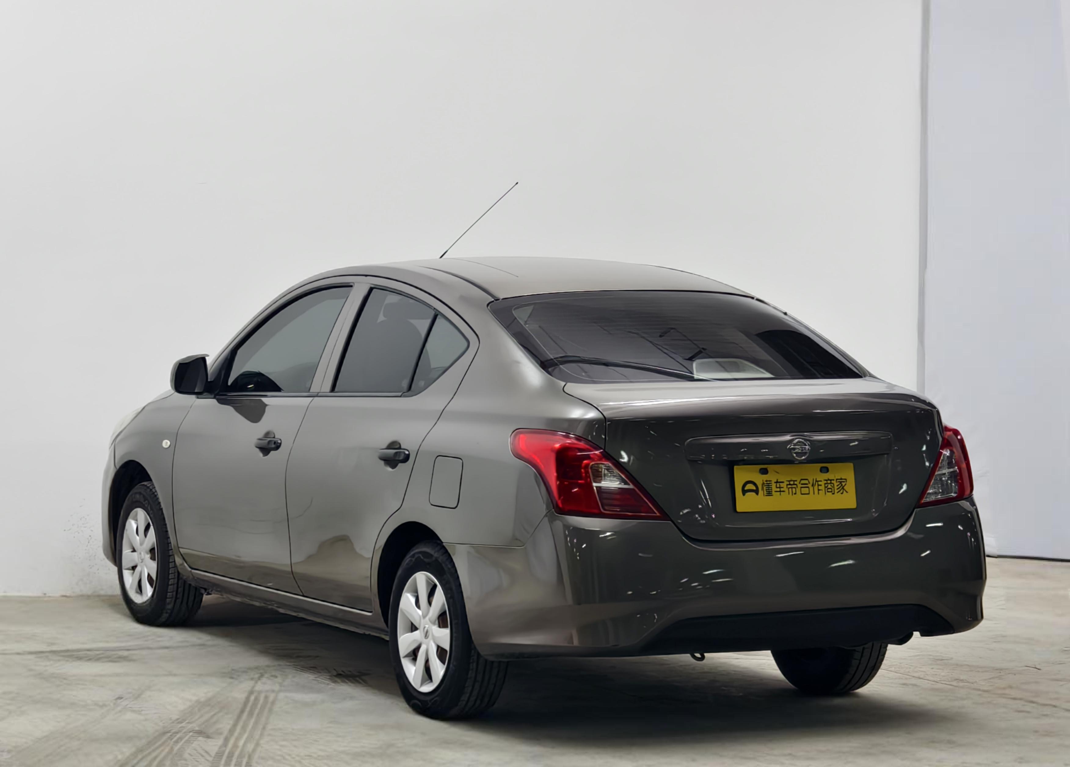 Nissan Sunny 2014 thumb 3