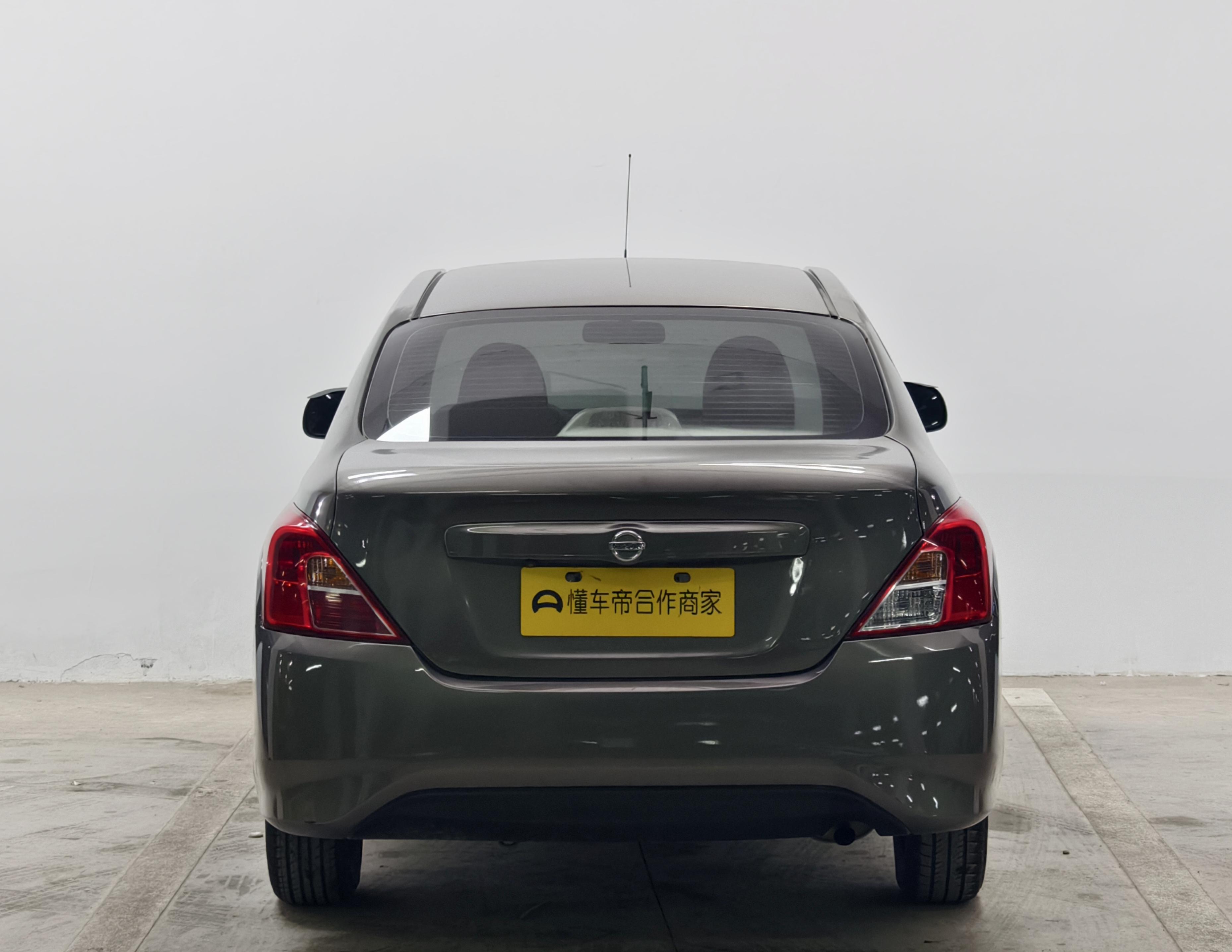 Nissan Sunny 2014 thumb 4