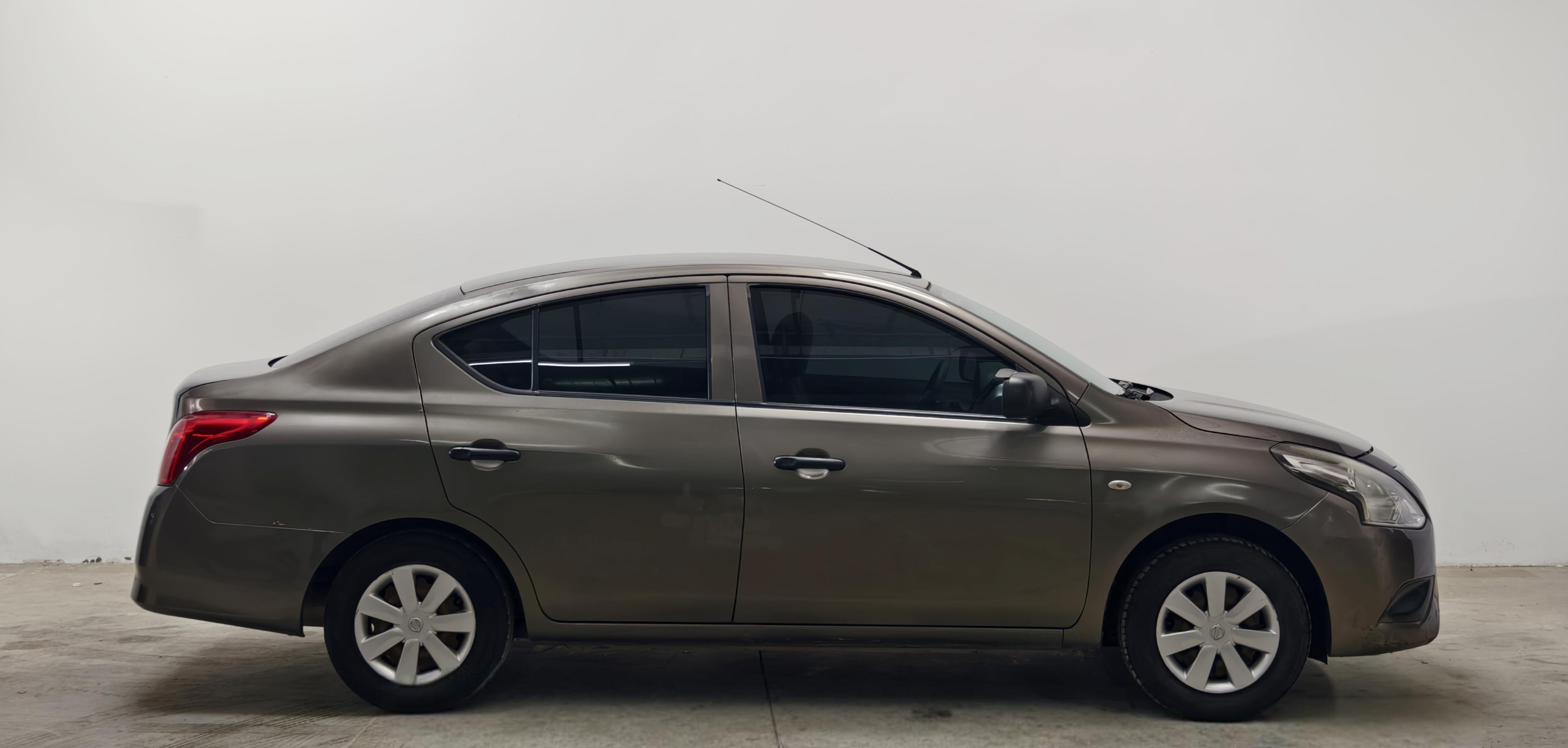 Nissan Sunny 2014 thumb 6