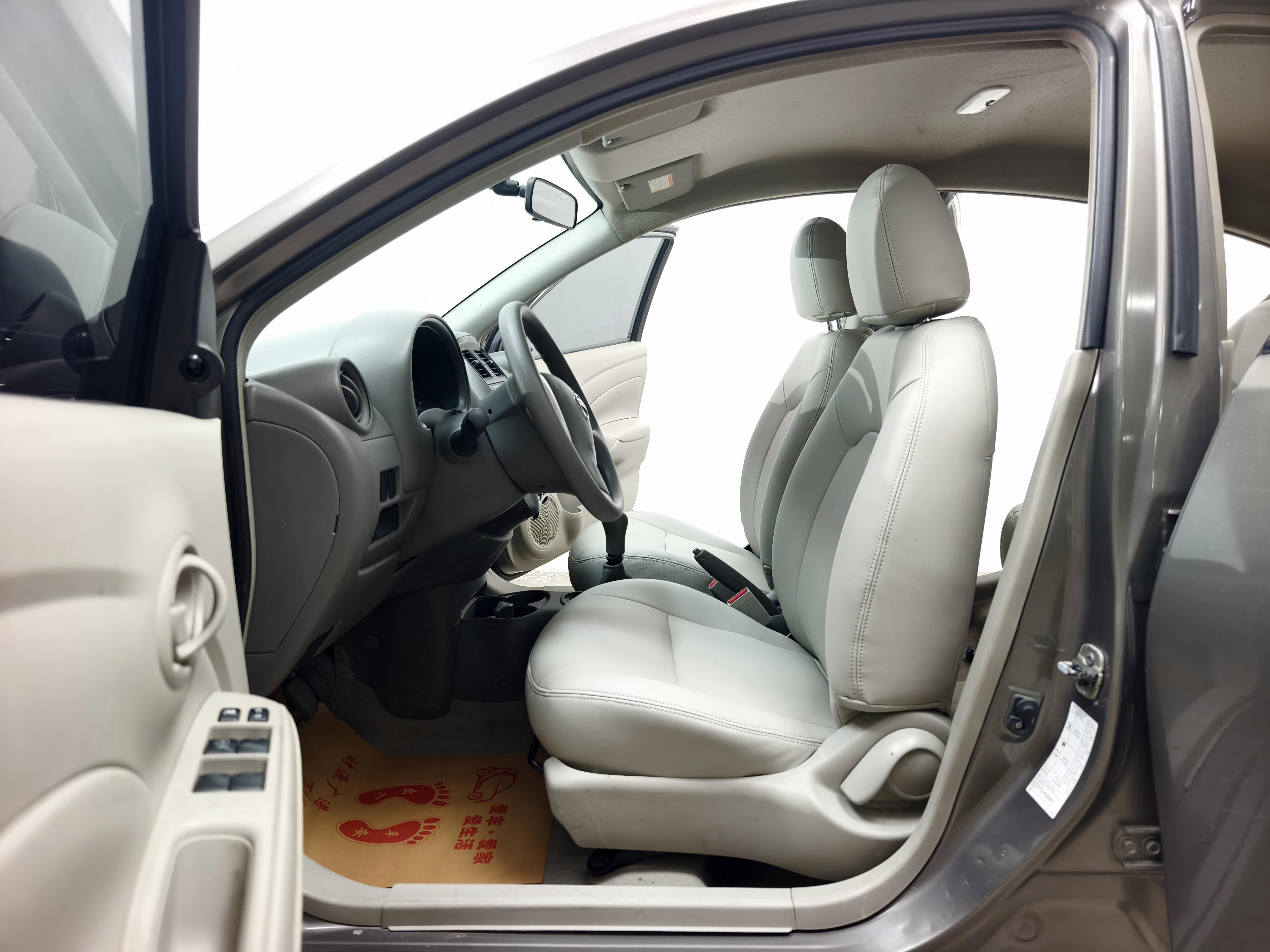 Nissan Sunny 2014 thumb 9
