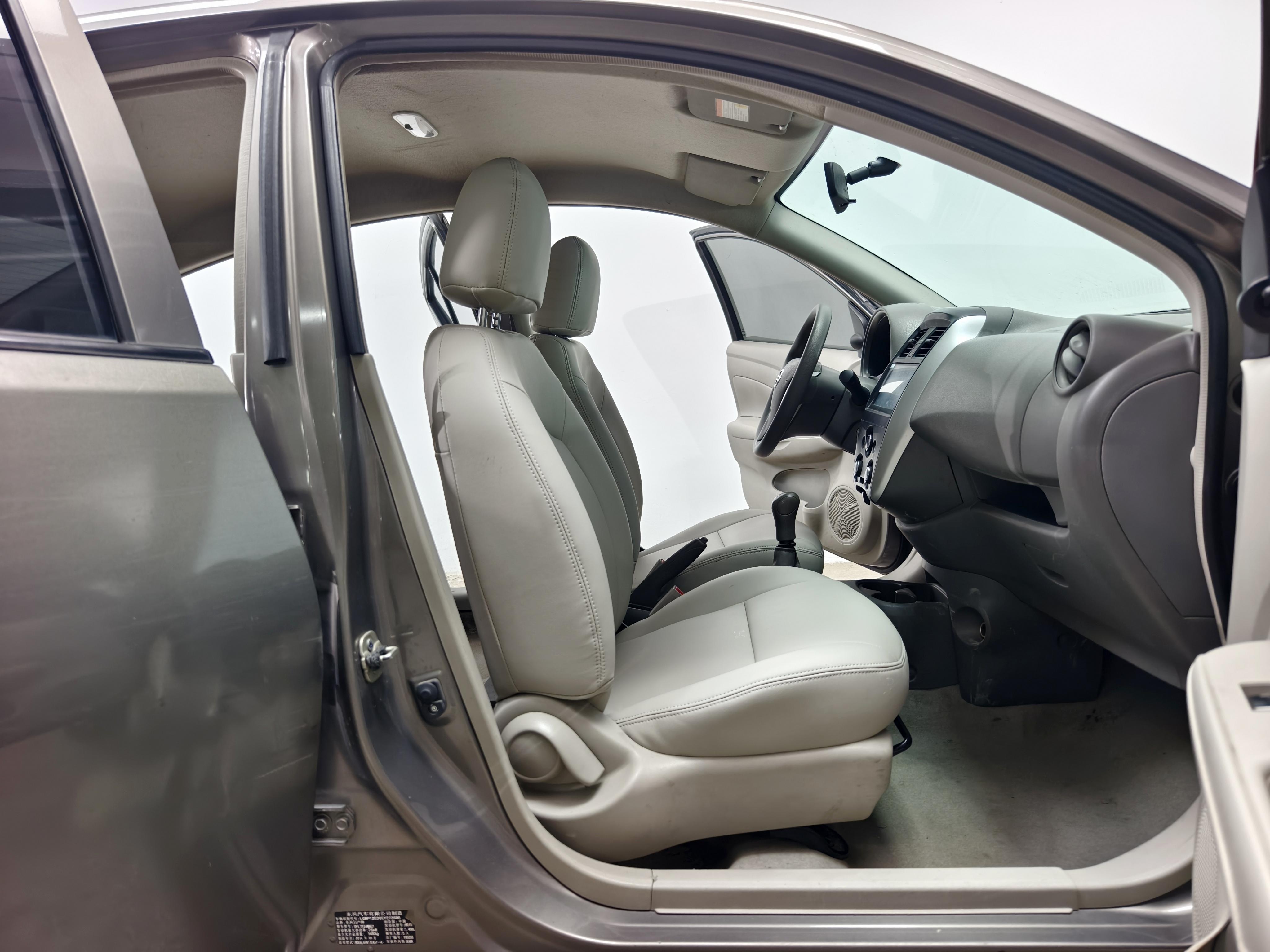 Nissan Sunny 2014 thumb 10