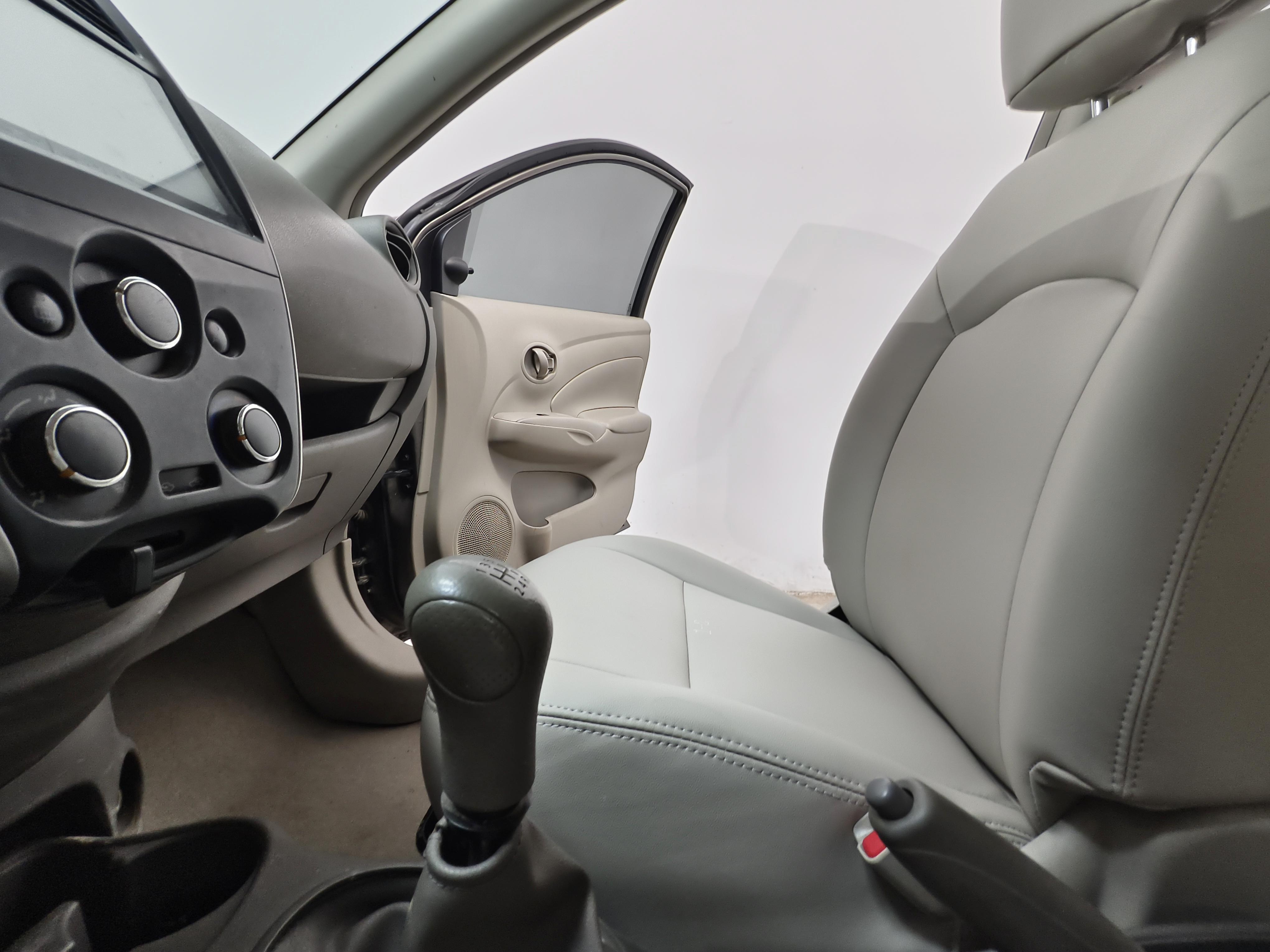 Nissan Sunny 2014 thumb 12