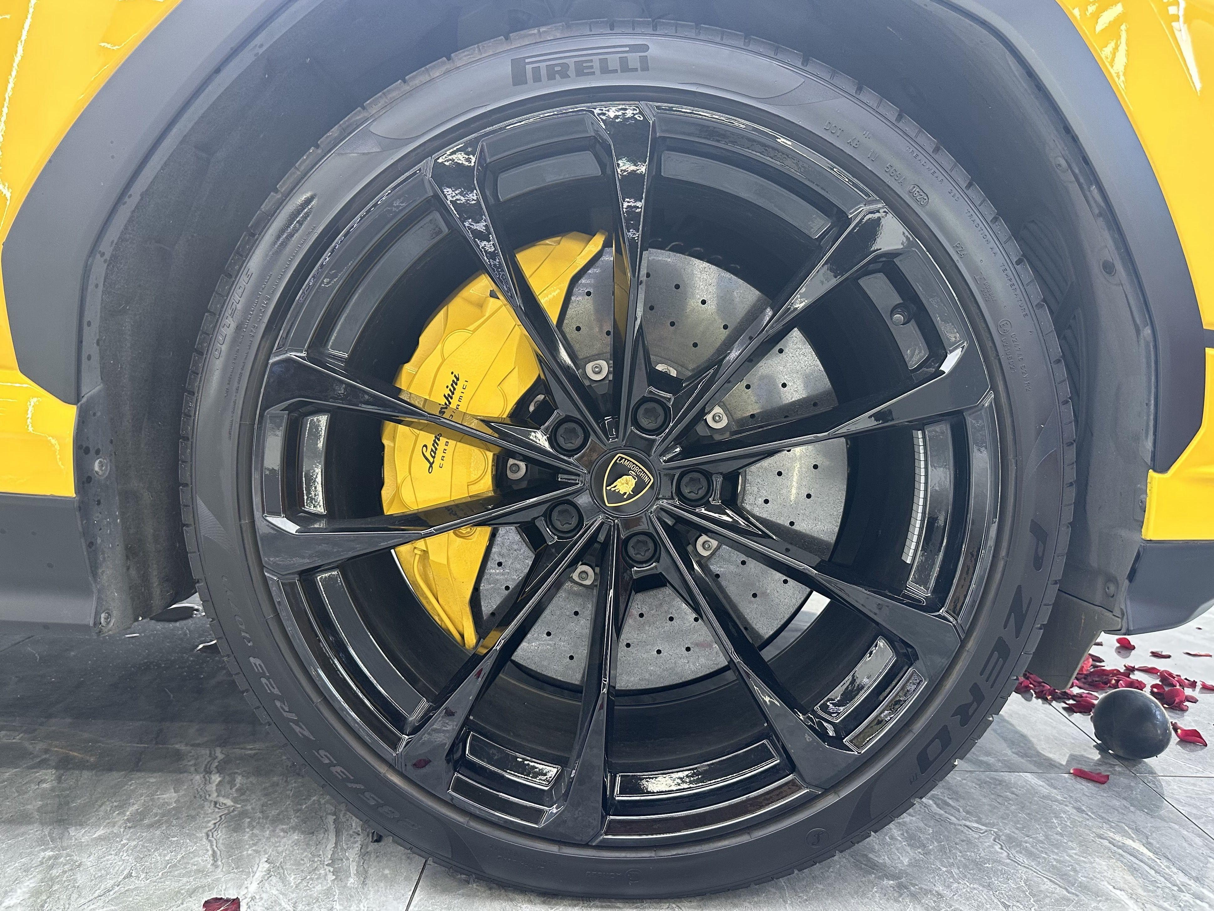 Lamborghini Urus 2023 thumb 8