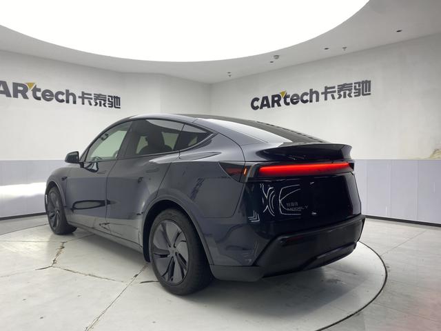 Tesla Model Y 2025 thumb 3