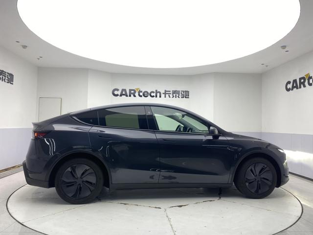 Tesla Model Y 2025 thumb 6