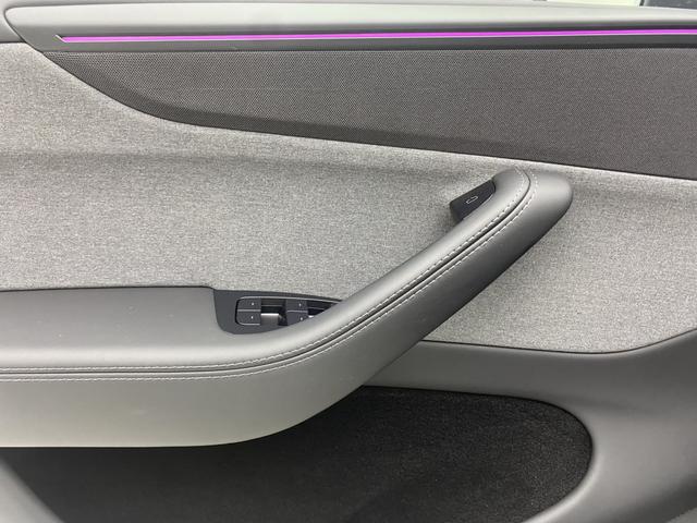 Tesla Model Y 2025 thumb 10