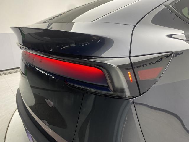 Tesla Model Y 2025 thumb 12
