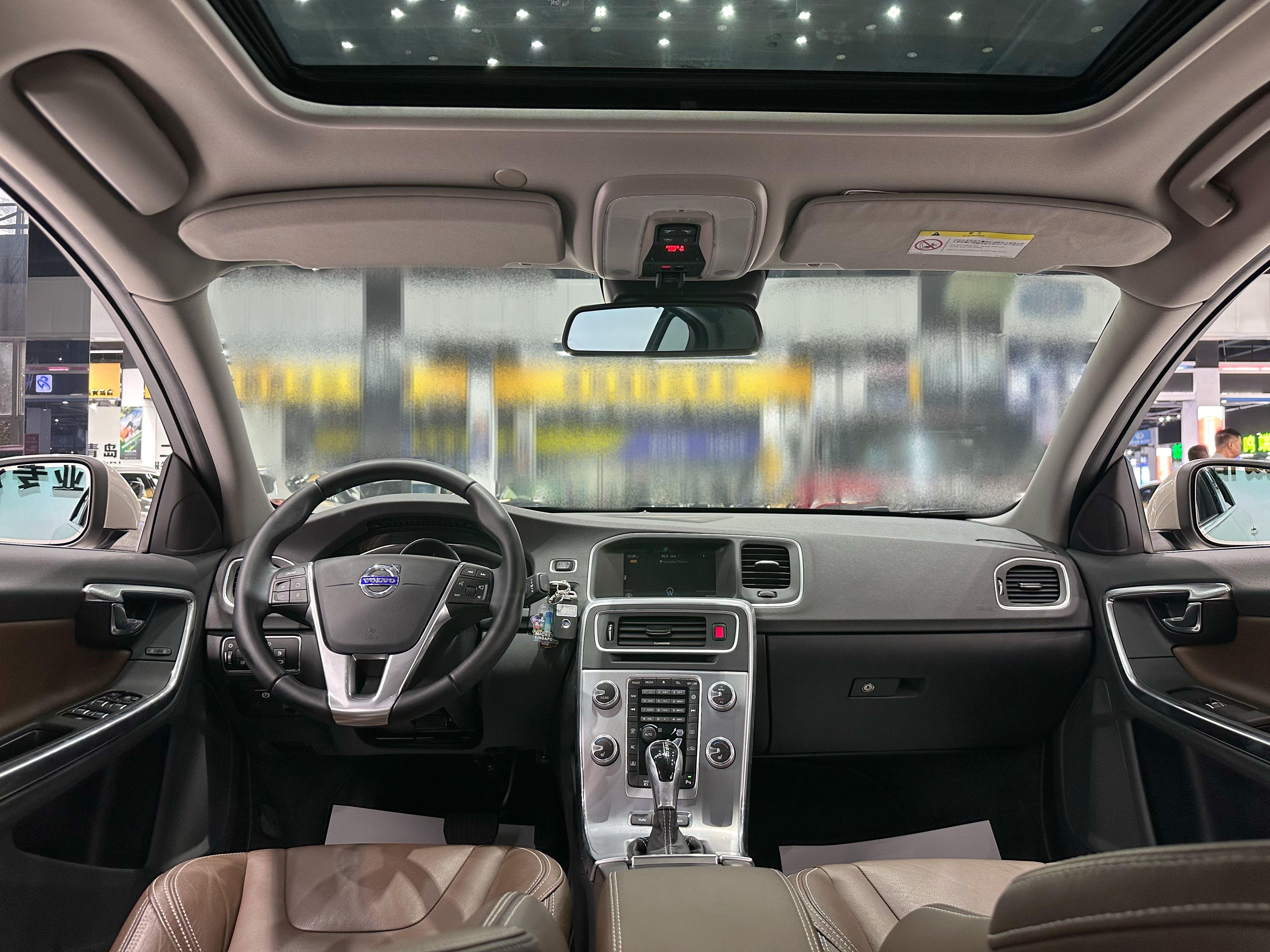 Volvo S60 2015 thumb 6