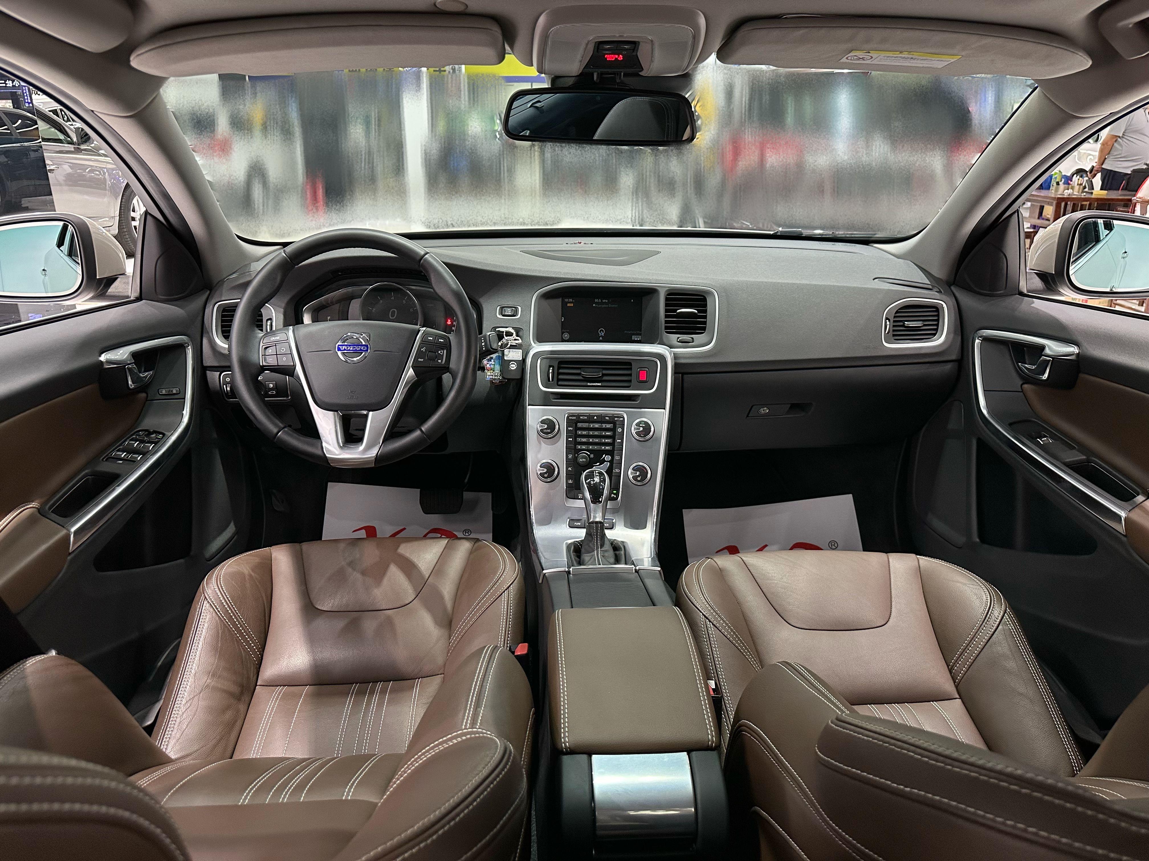Volvo S60 2015 thumb 9