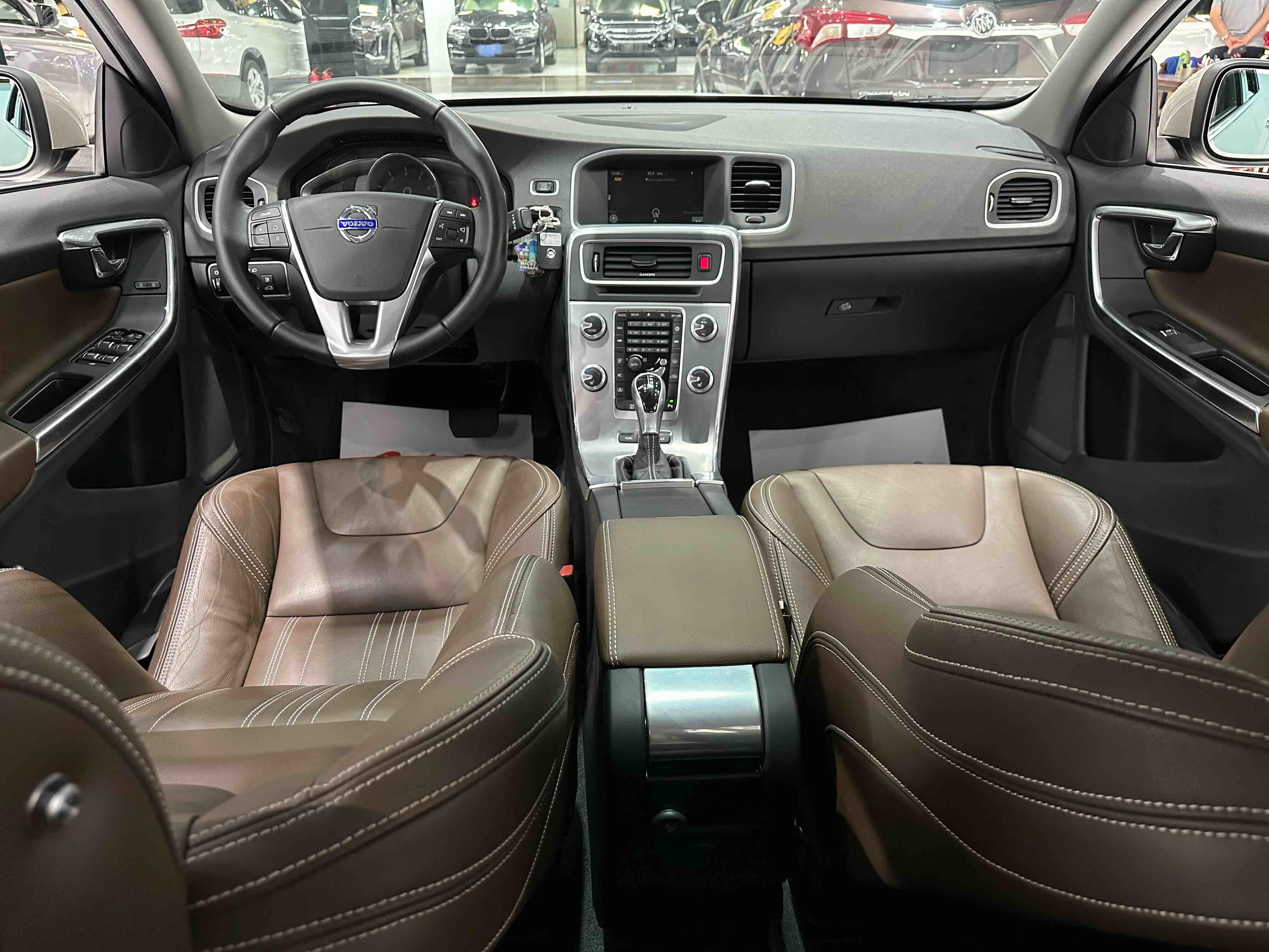 Volvo S60 2015 thumb 10