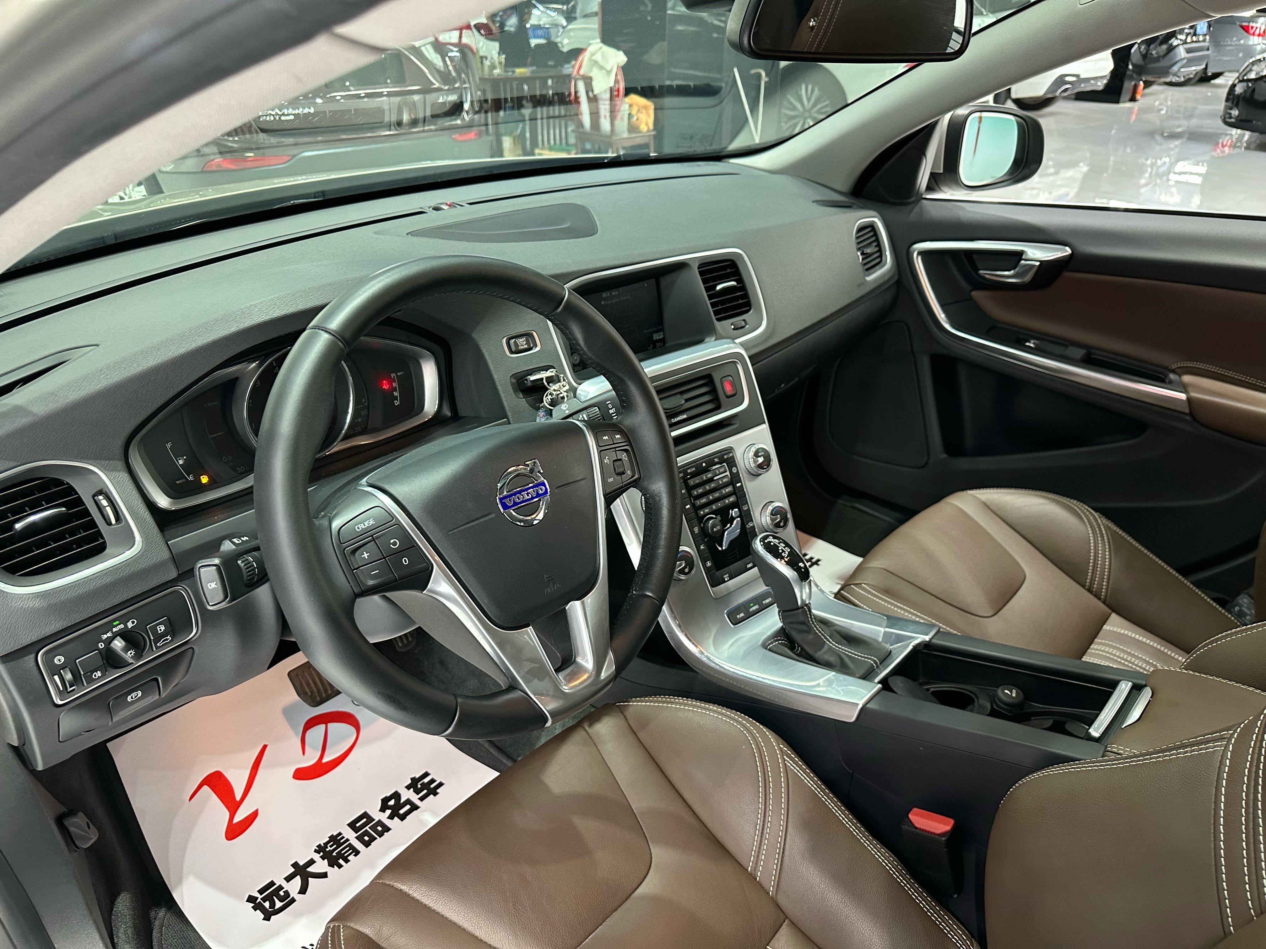 Volvo S60 2015 thumb 11