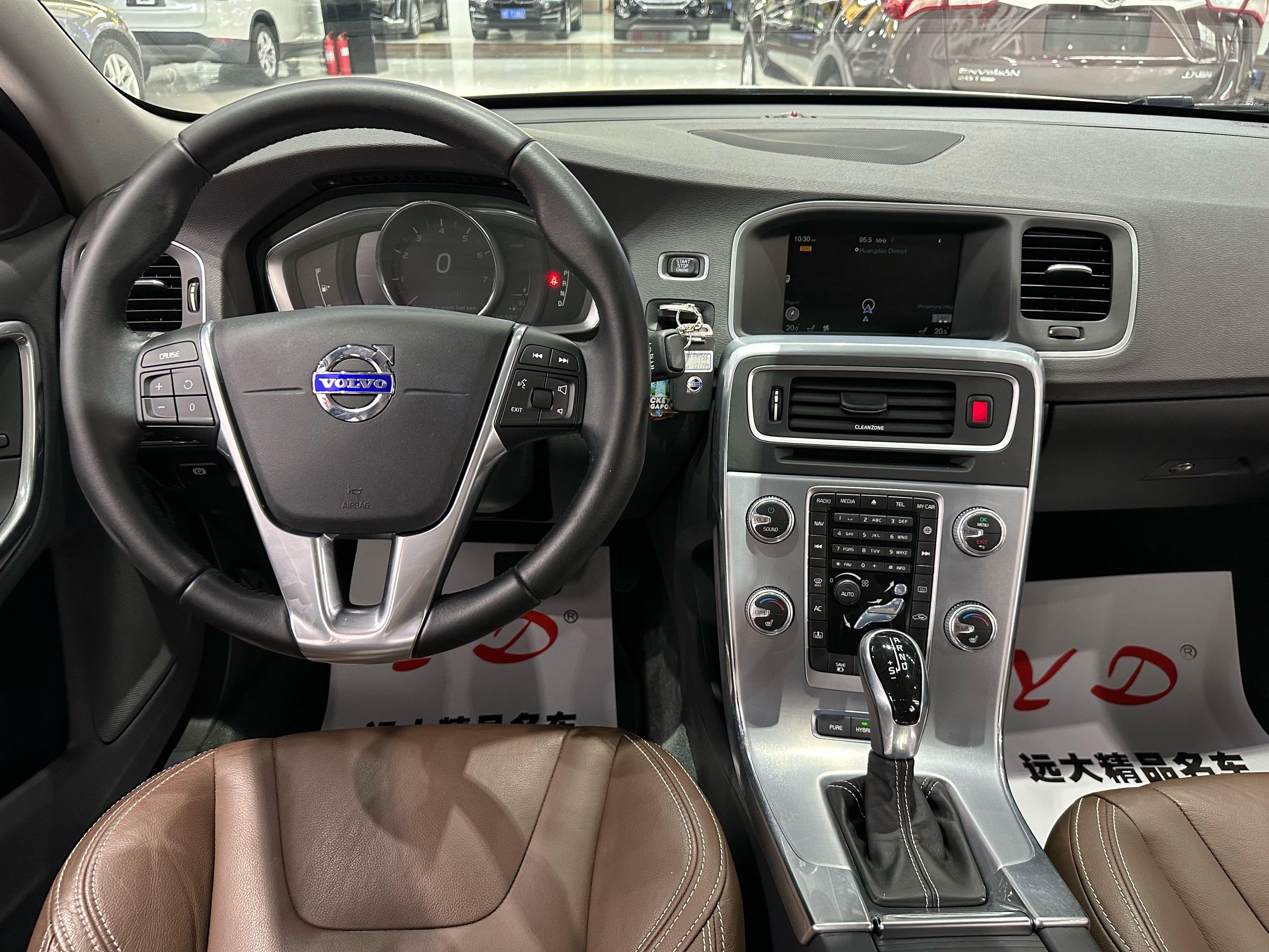 Volvo S60 2015 thumb 12