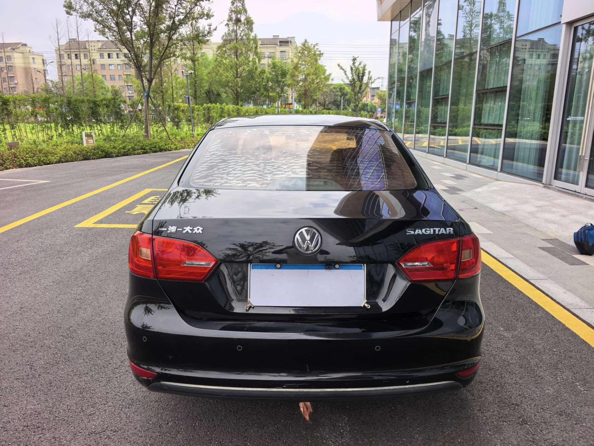 Volkswagen Sagitar 2014 thumb 4