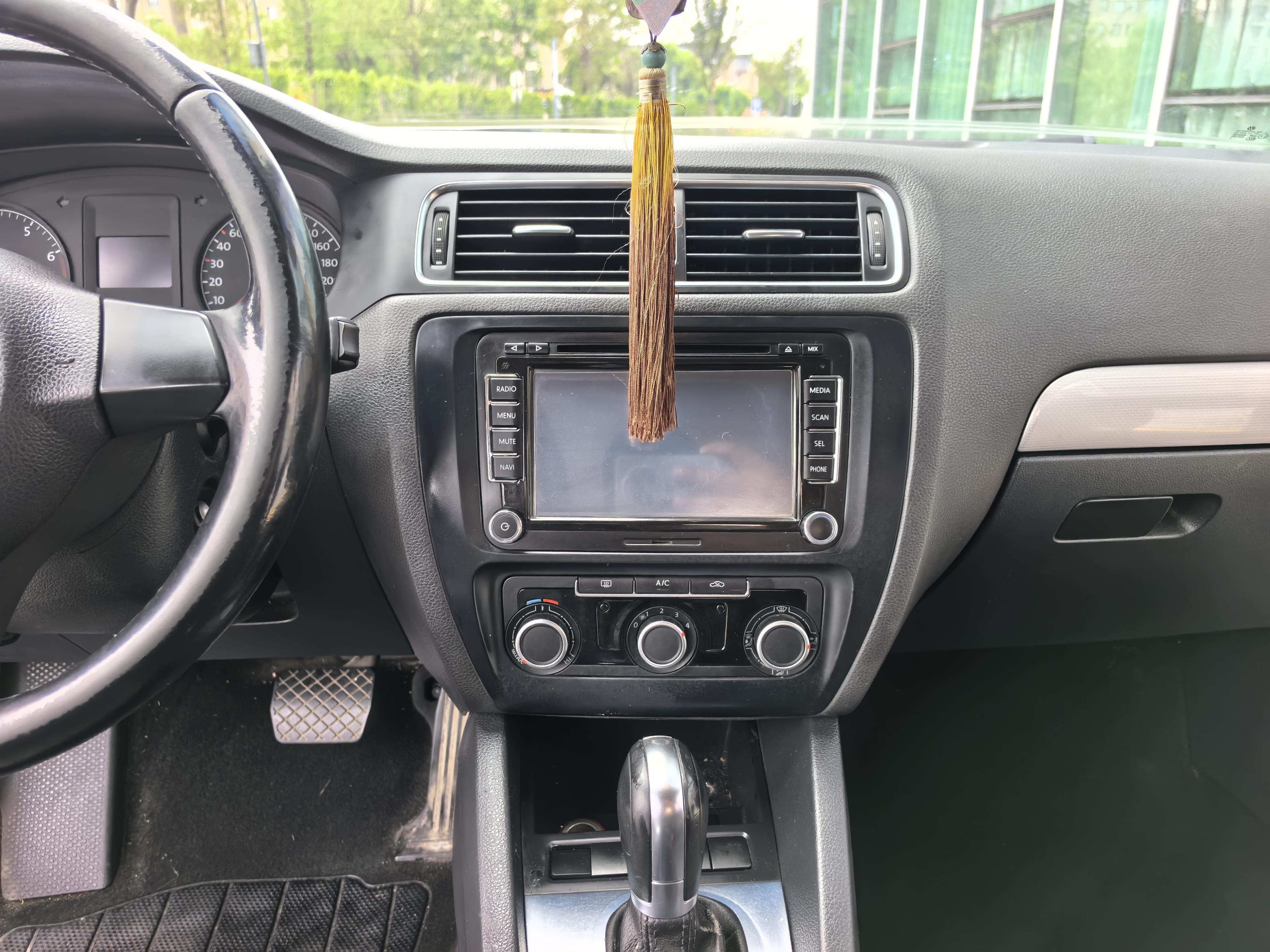 Volkswagen Sagitar 2014 thumb 6