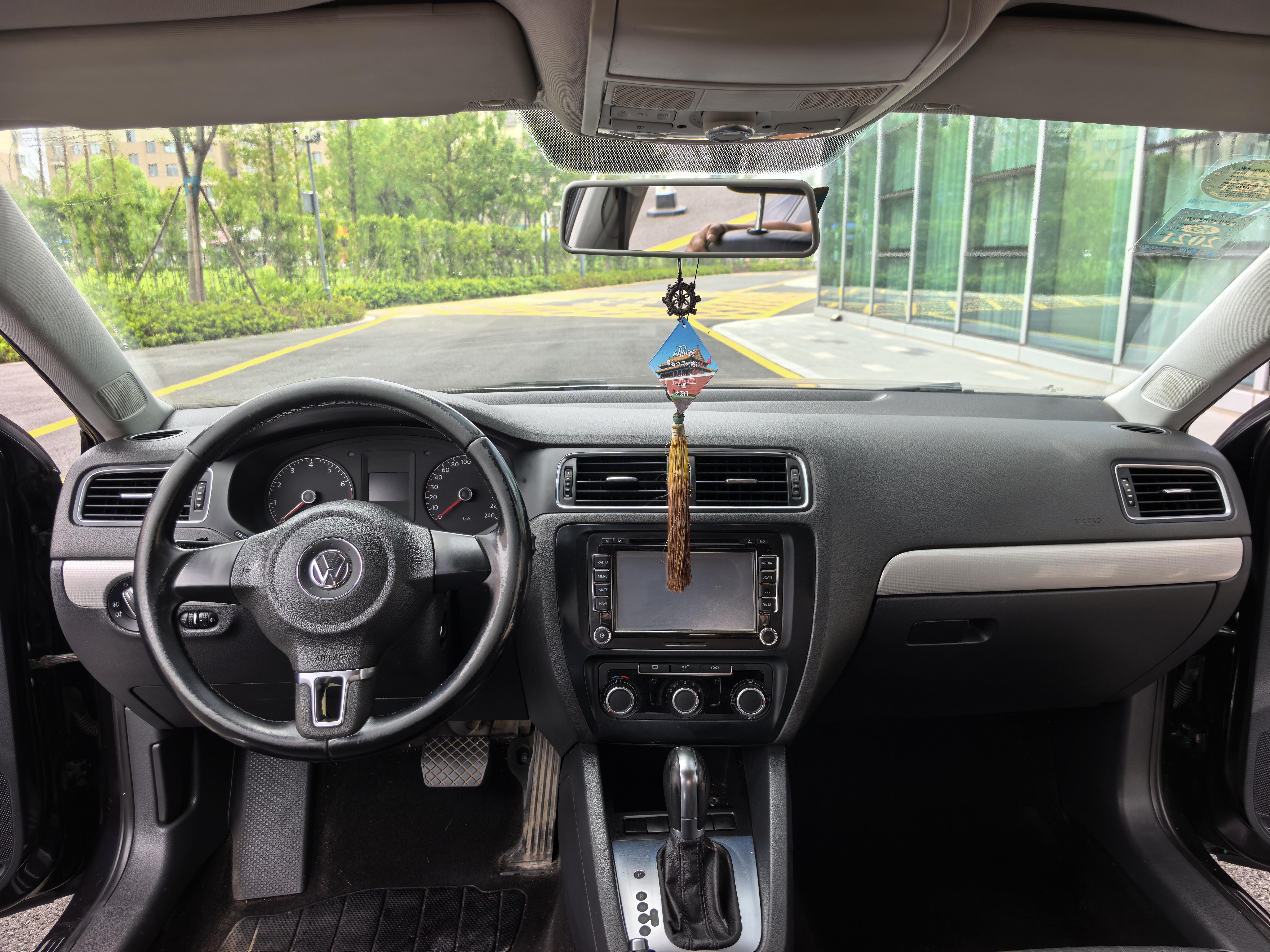 Volkswagen Sagitar 2014 thumb 7