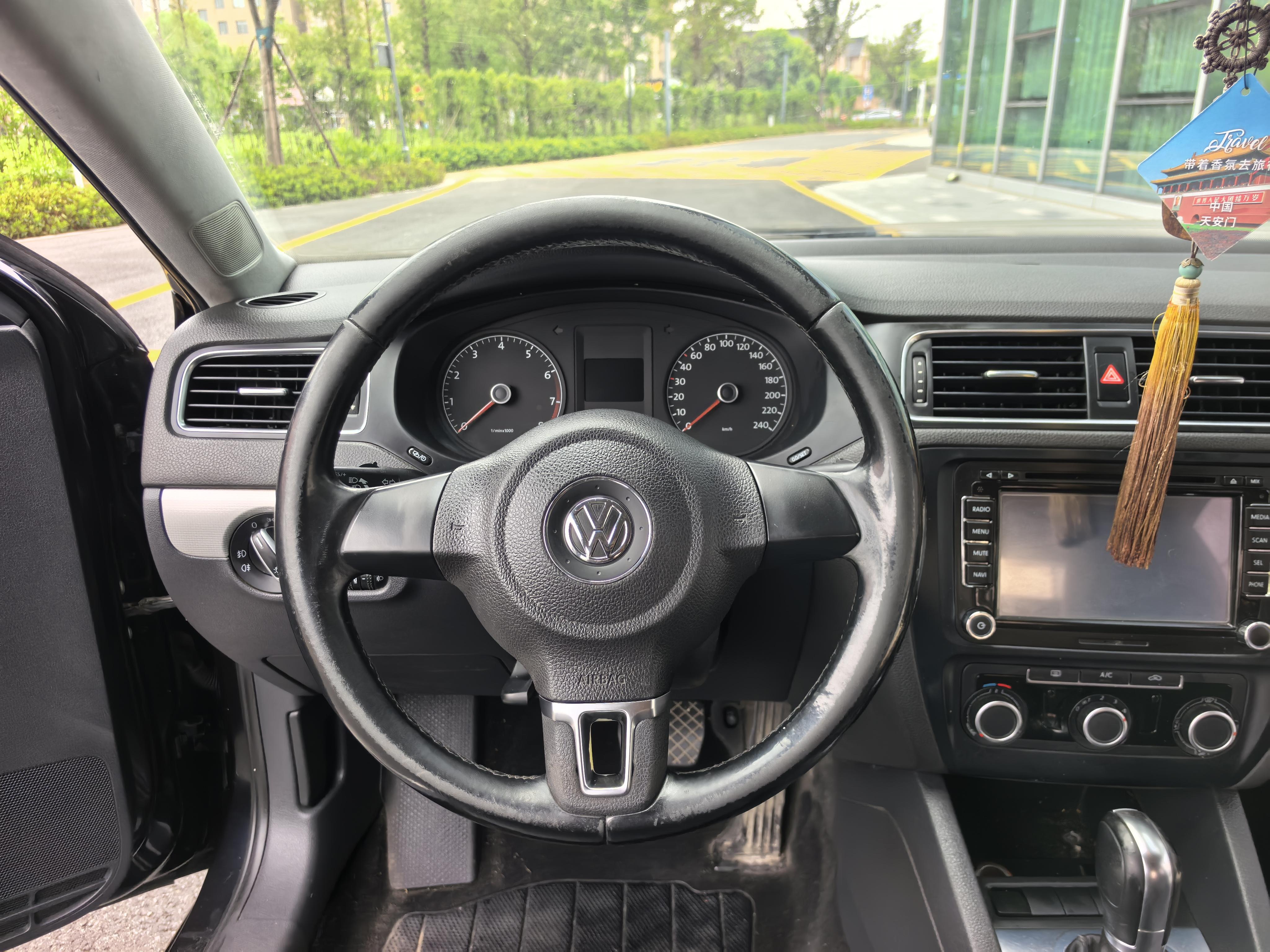 Volkswagen Sagitar 2014 thumb 8