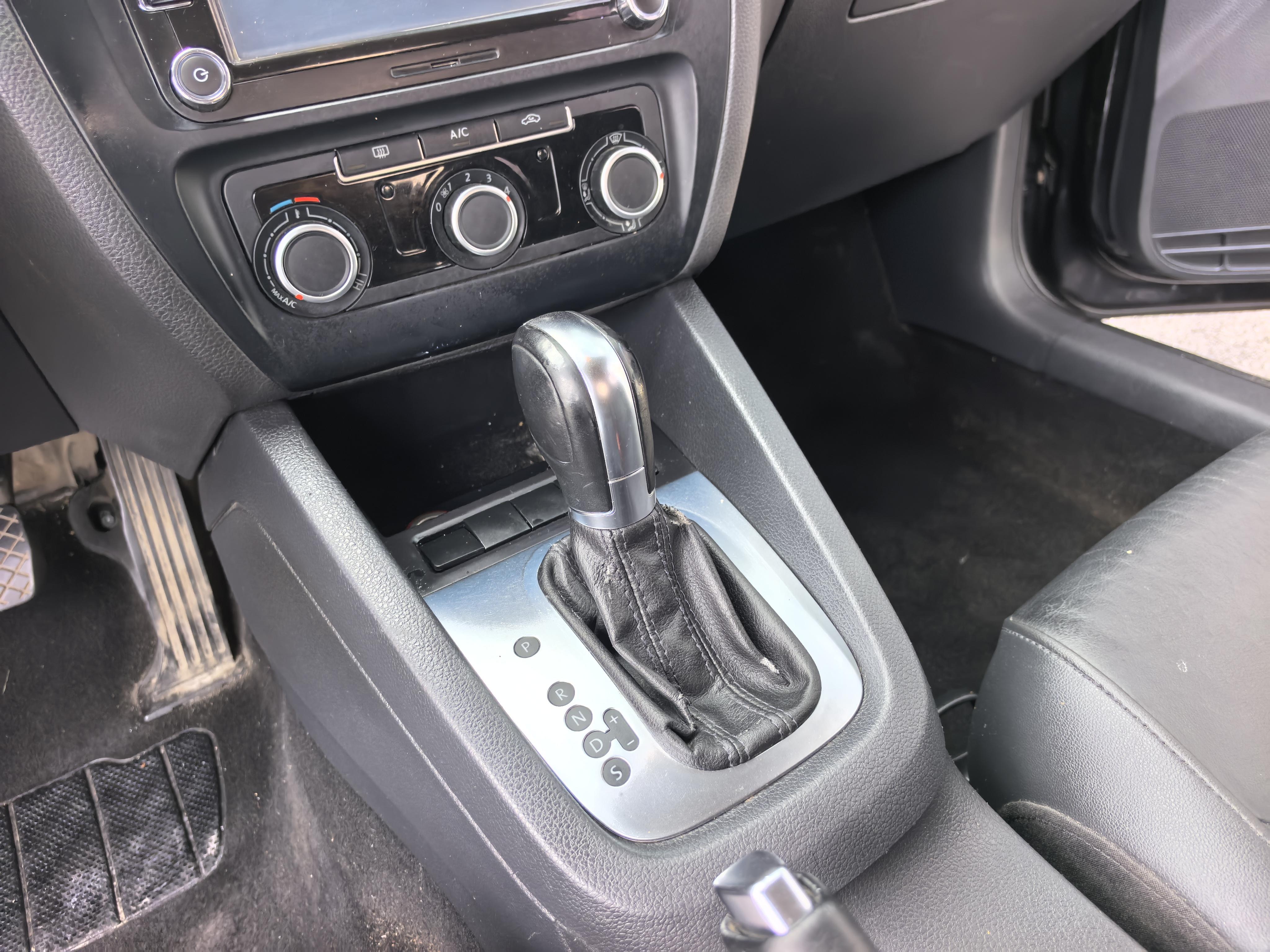 Volkswagen Sagitar 2014 thumb 9