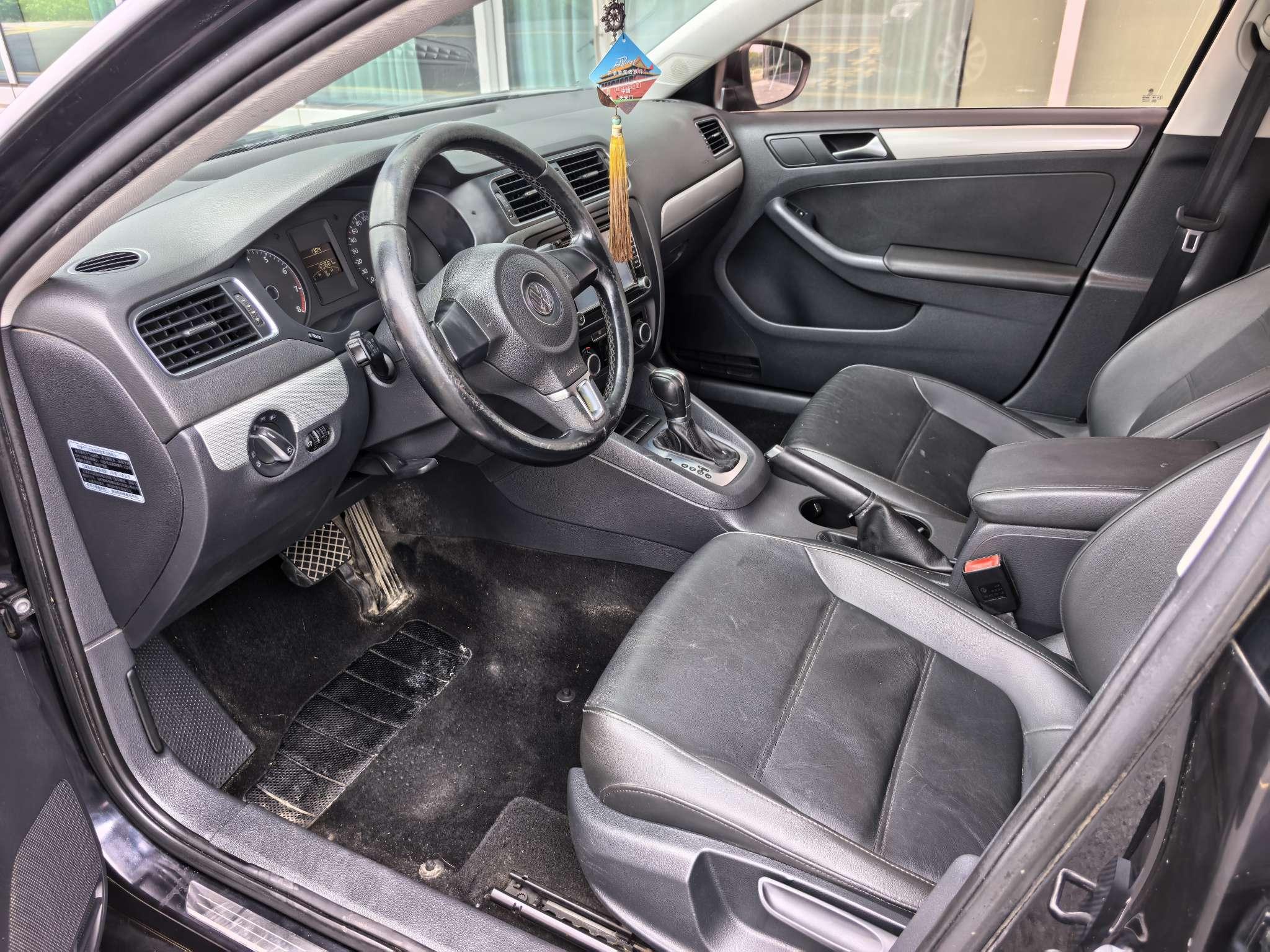 Volkswagen Sagitar 2014 thumb 10