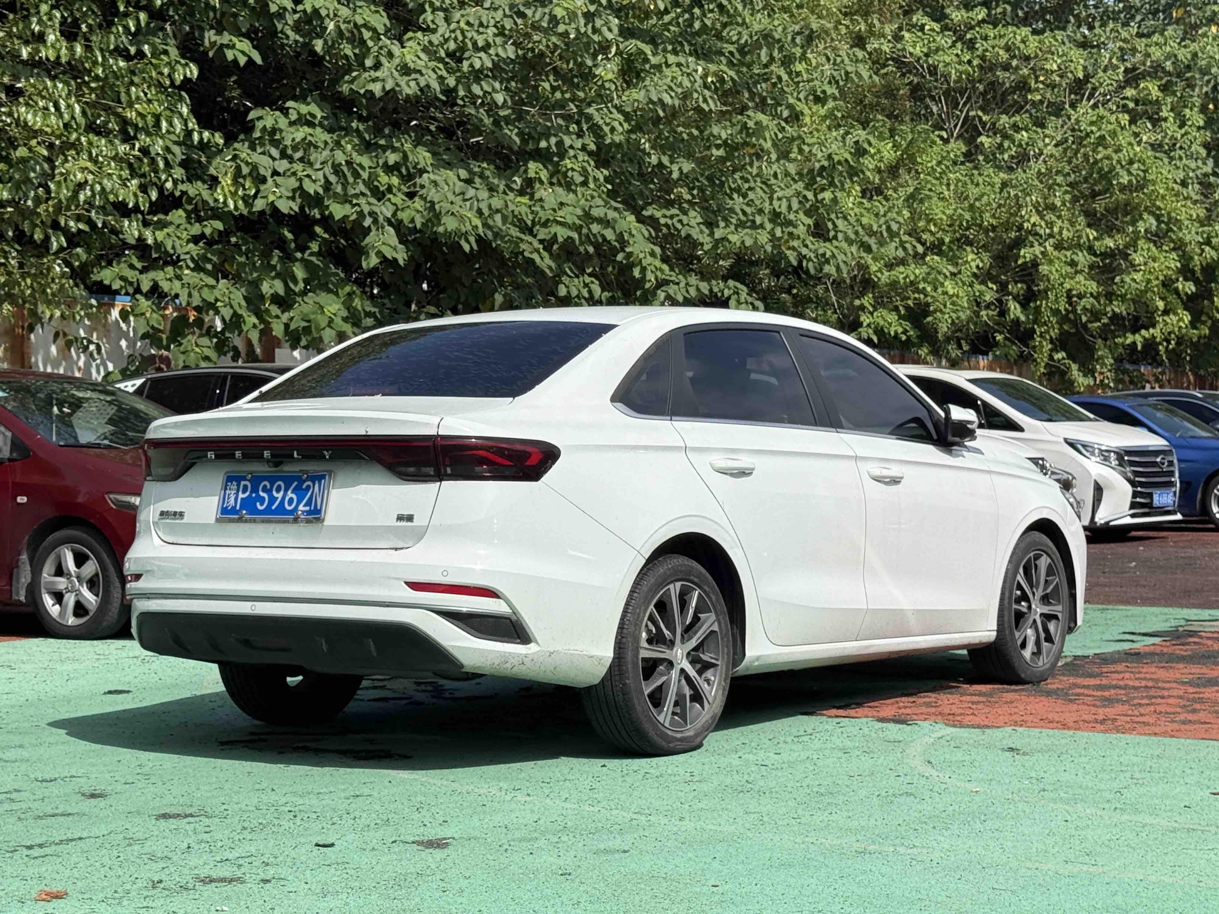 Geely Emgrand 2022 thumb 4