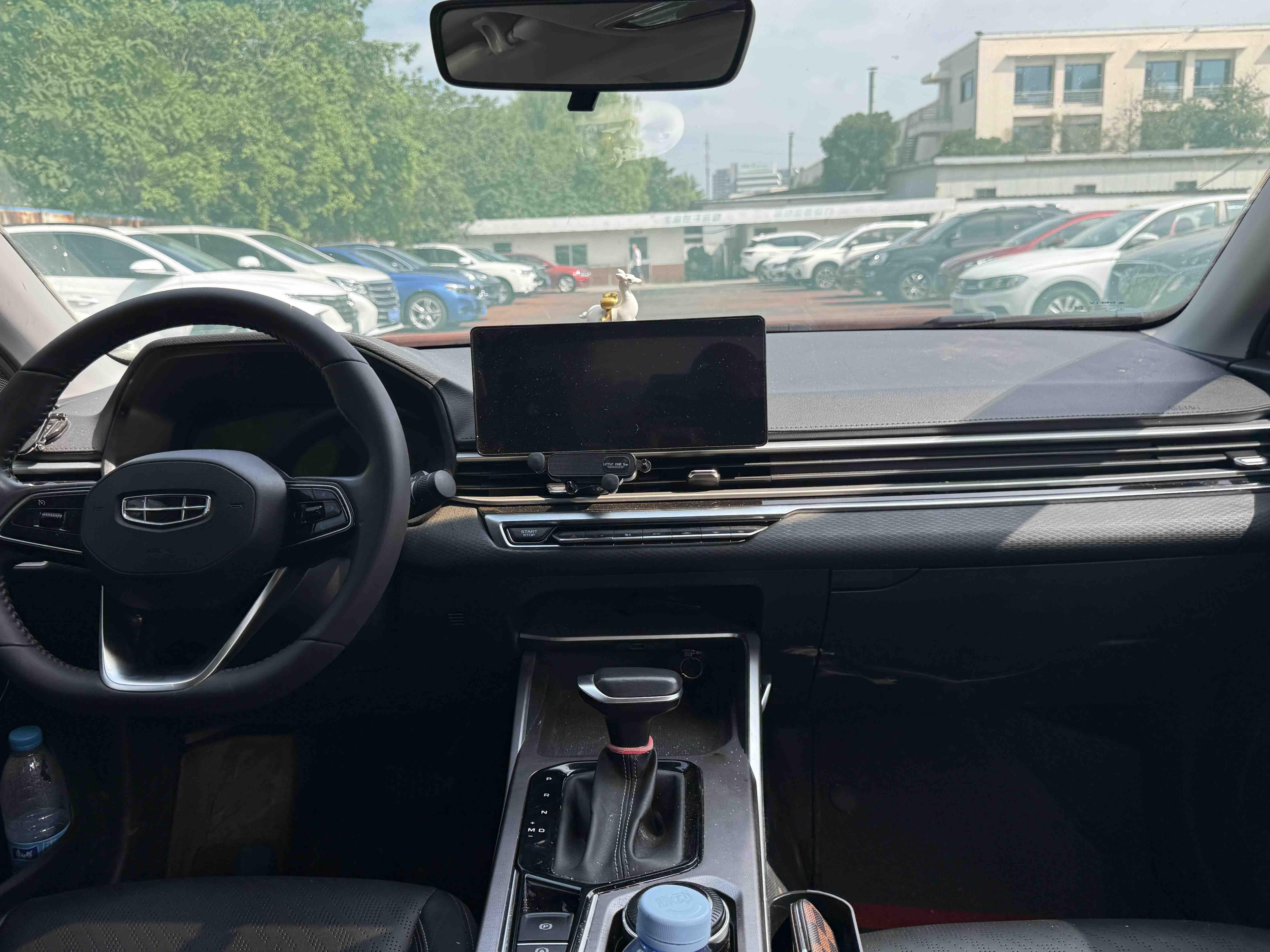 Geely Emgrand 2022 thumb 5
