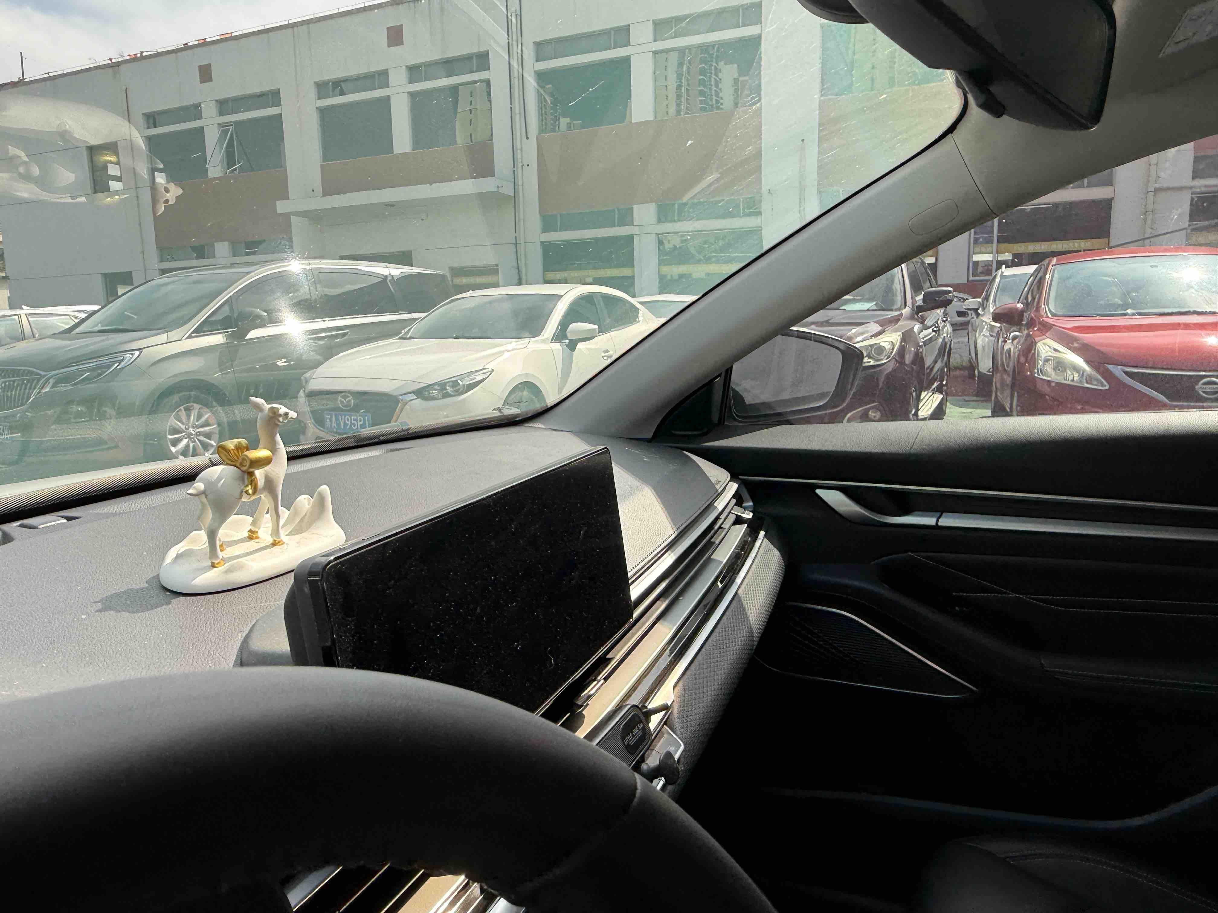 Geely Emgrand 2022 thumb 7