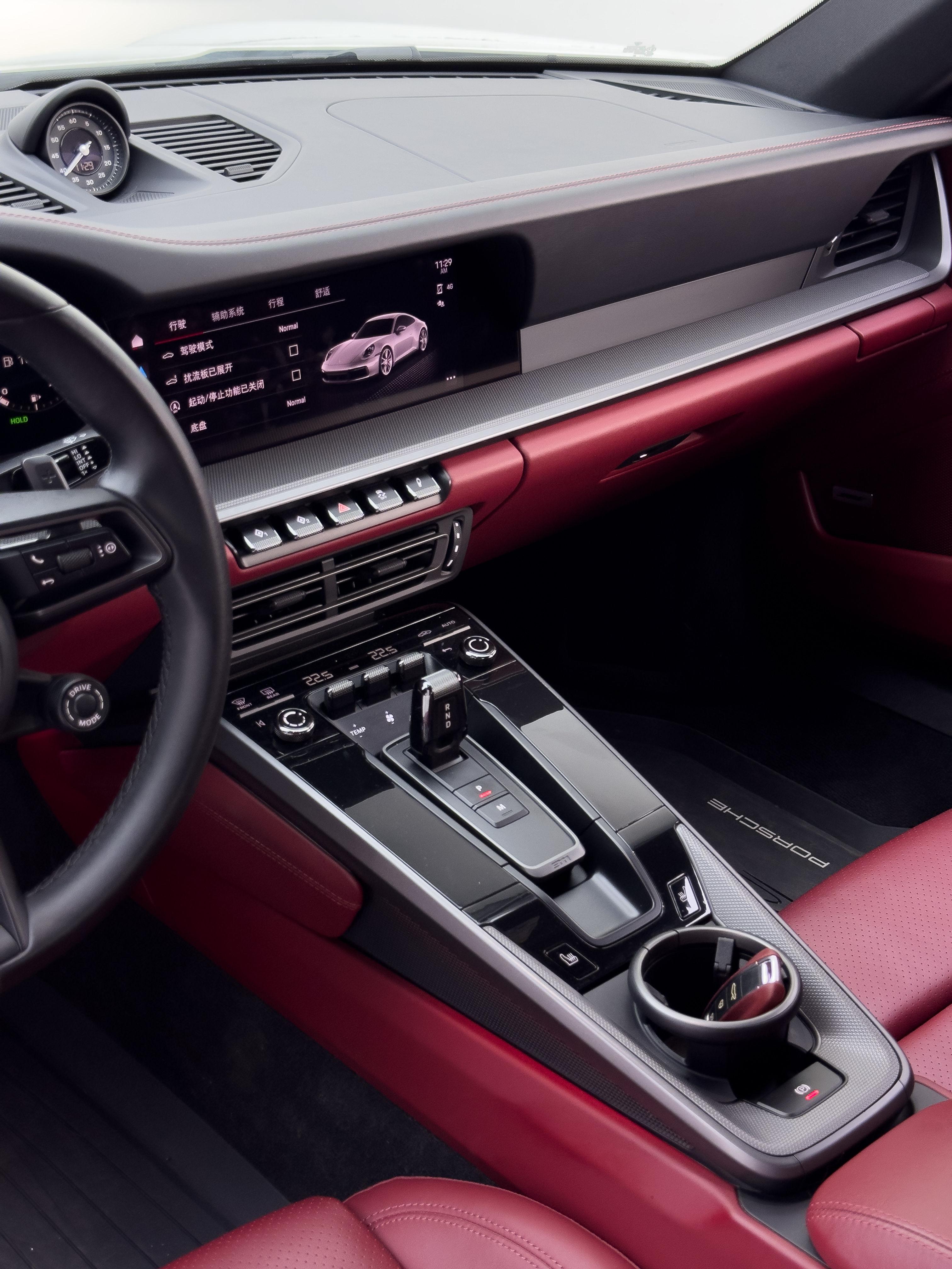 Porsche 911 2023 thumb 7