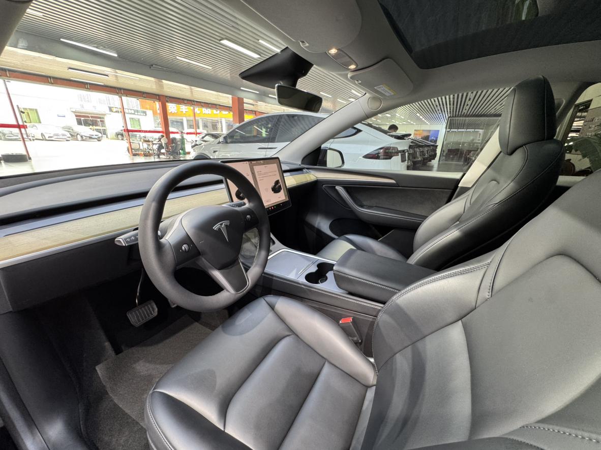 Tesla Model Y 2022 thumb 7