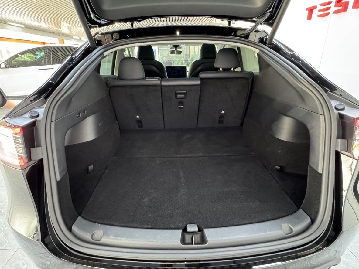 Tesla Model Y 2022 thumb 11