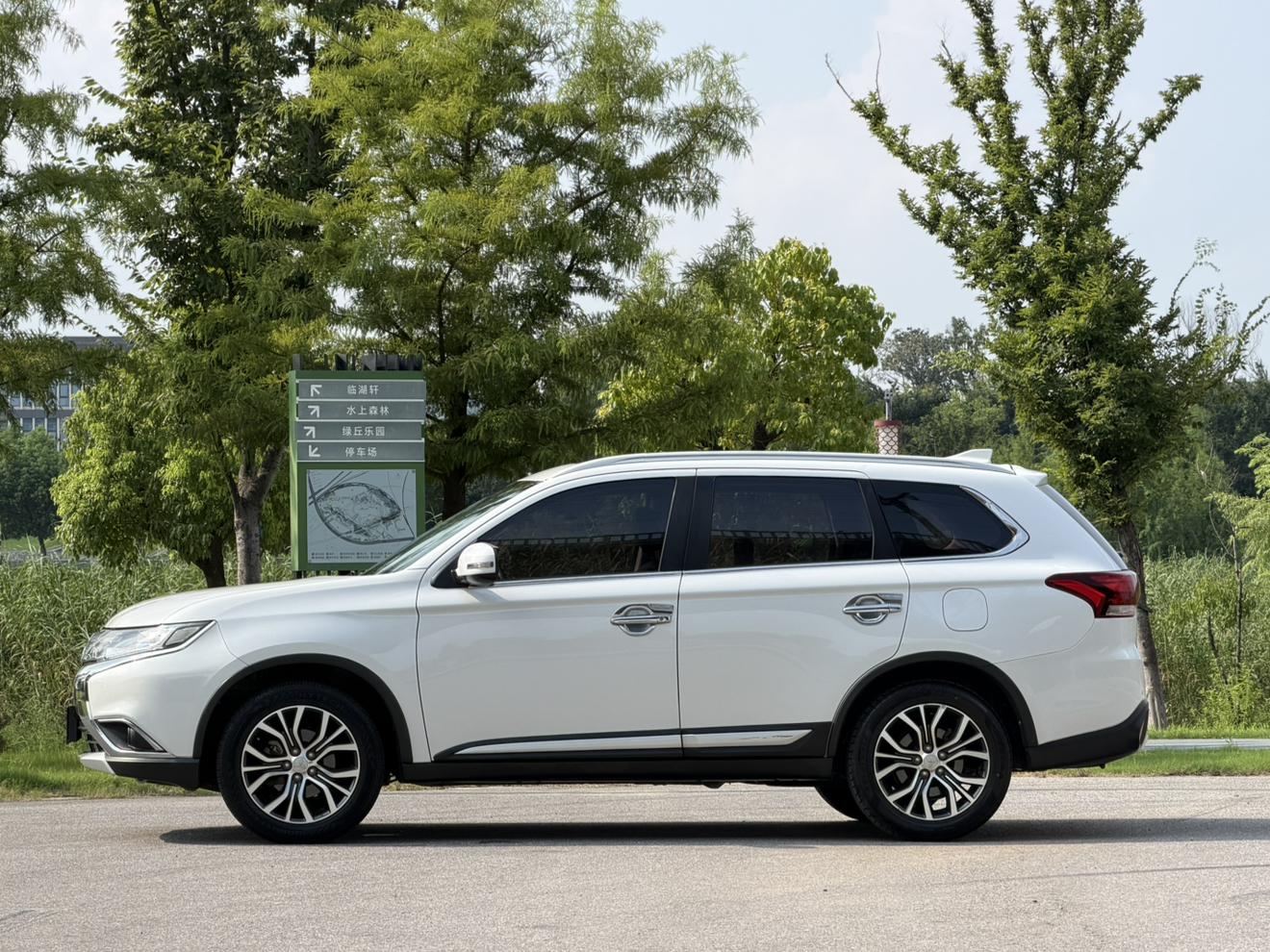 Mitsubishi Outlander 2018 thumb 2