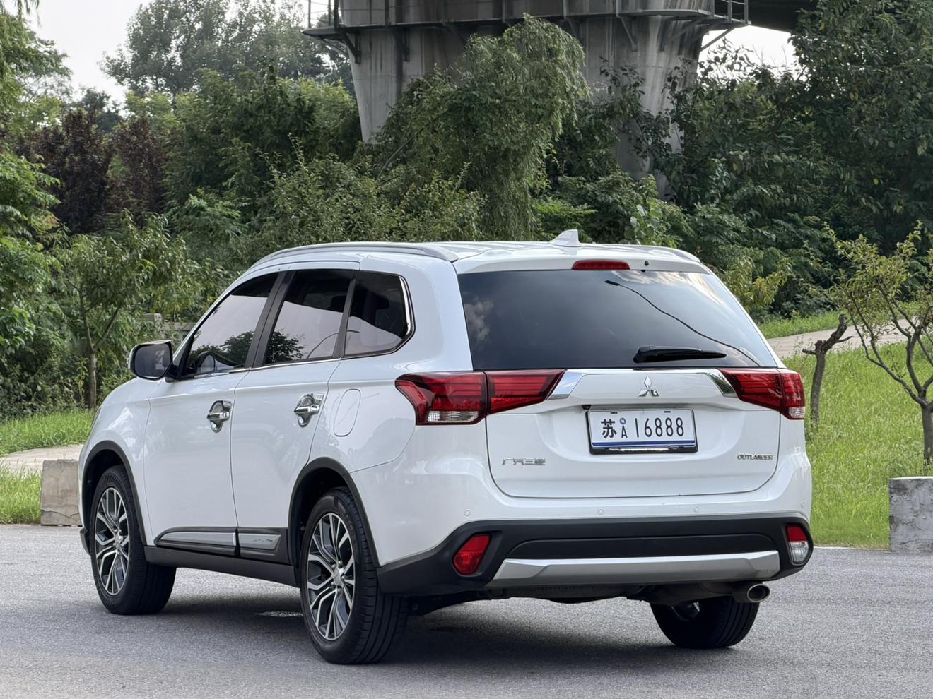 Mitsubishi Outlander 2018 thumb 3