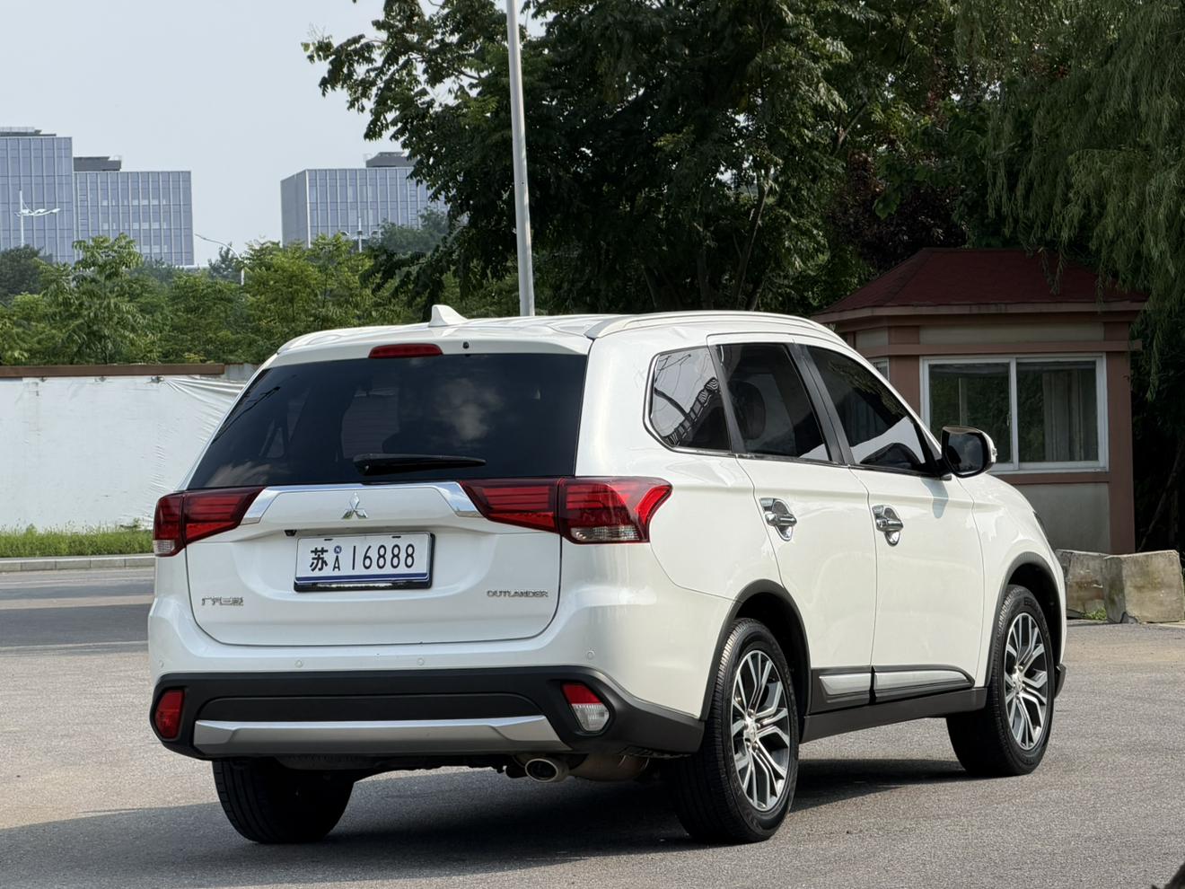 Mitsubishi Outlander 2018 thumb 5